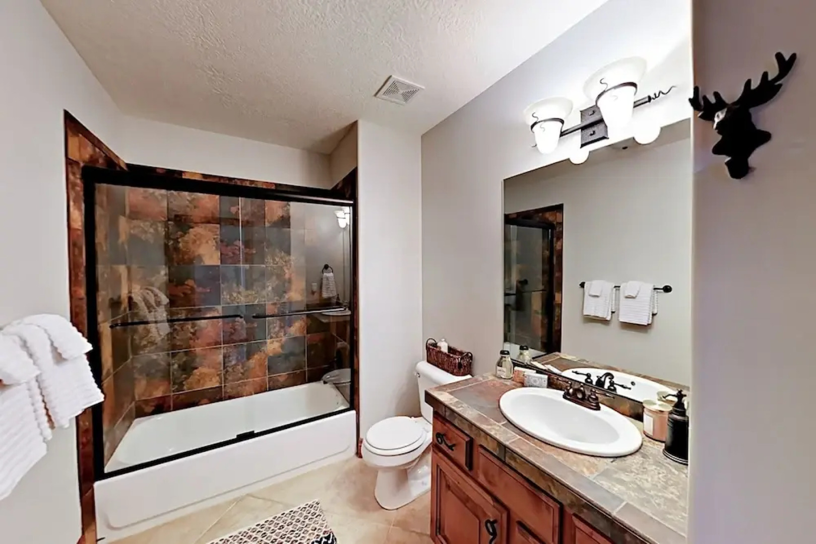 Big Townhome W/ Hot Tub, Views, 3 Living Rooms 5 Bedroom Townhouse