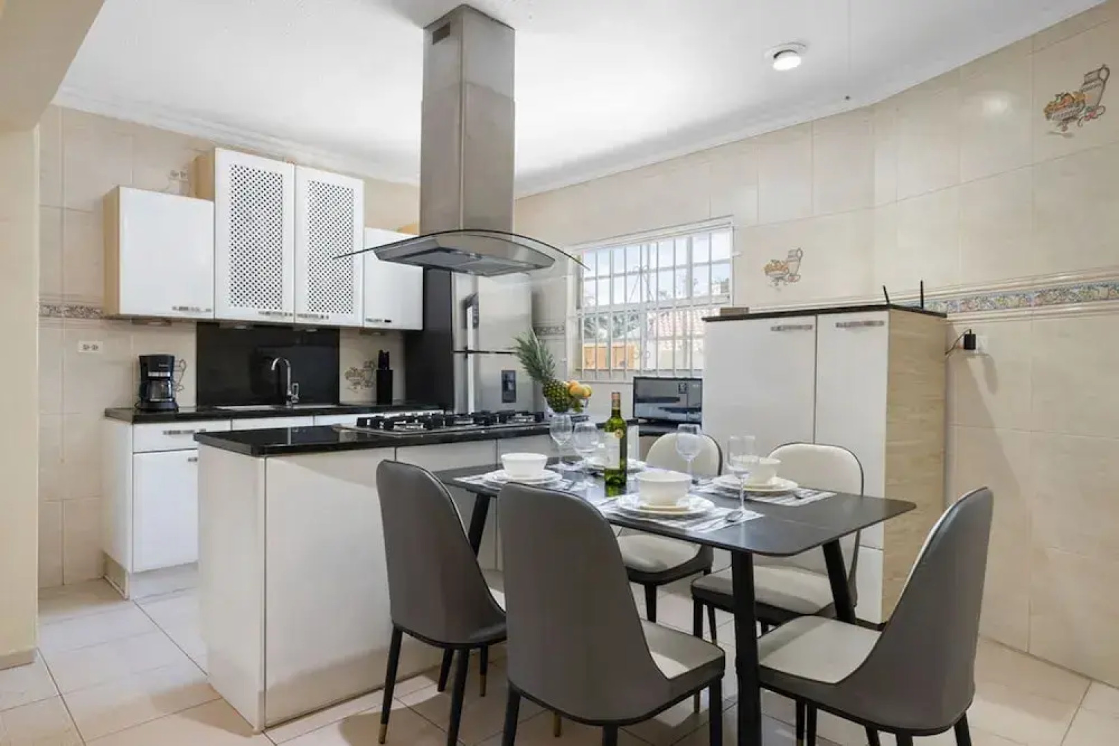 Cozy Central 4br3ba Home w Pvt Pool Largegarden