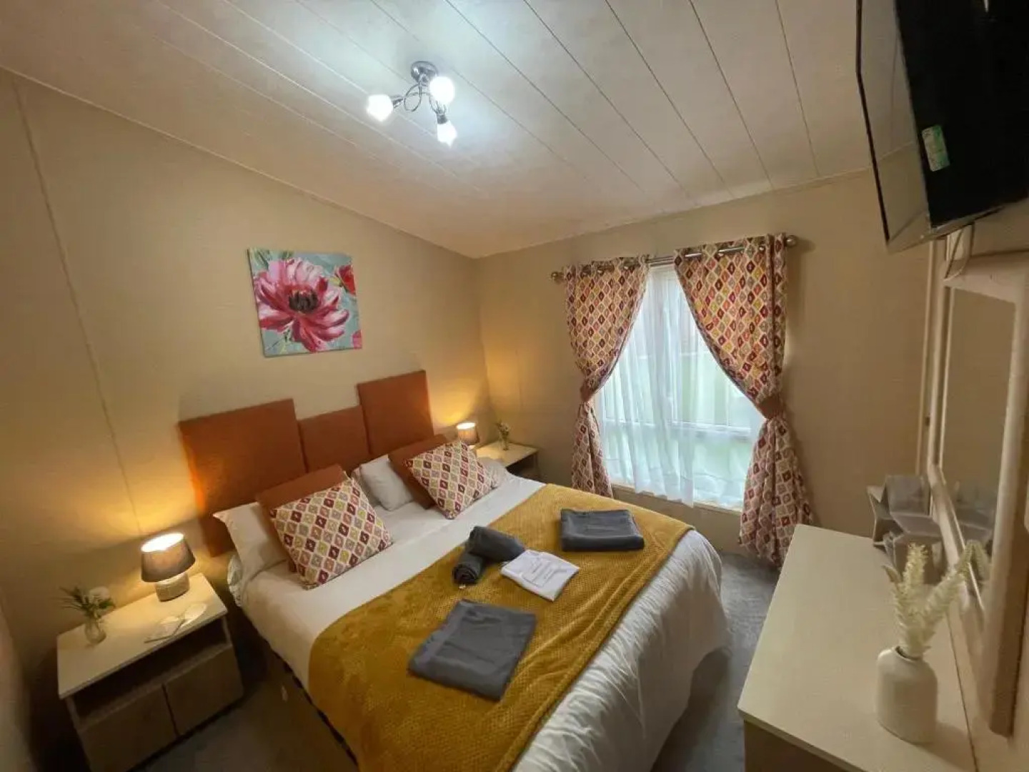 Luxury Lakeside Lodge L2 with Hot tub situated at Tattershall Lakes Country Park