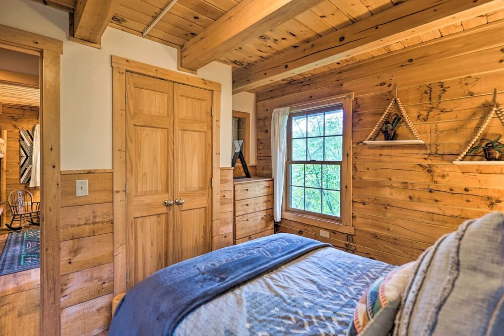 Cozy Retreat w/ Porch & Double JJ Resort Access!