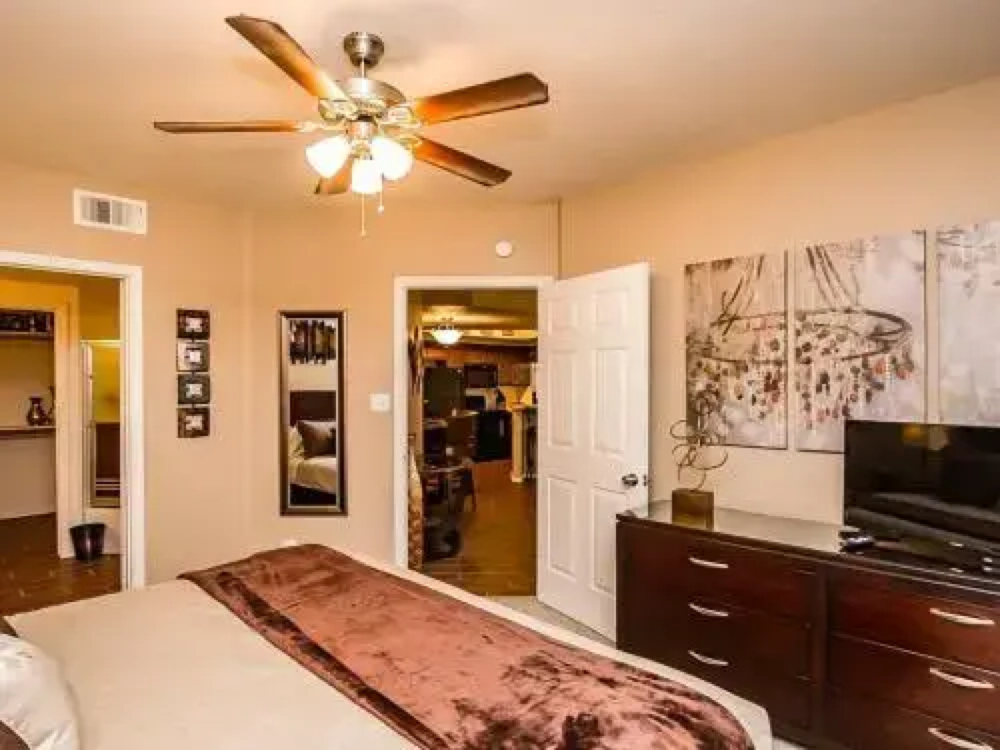 Poolside Condo to 1 of 3 Resort Pool-Spa Complexes, ALL HEATED & OPEN 24/7/365!