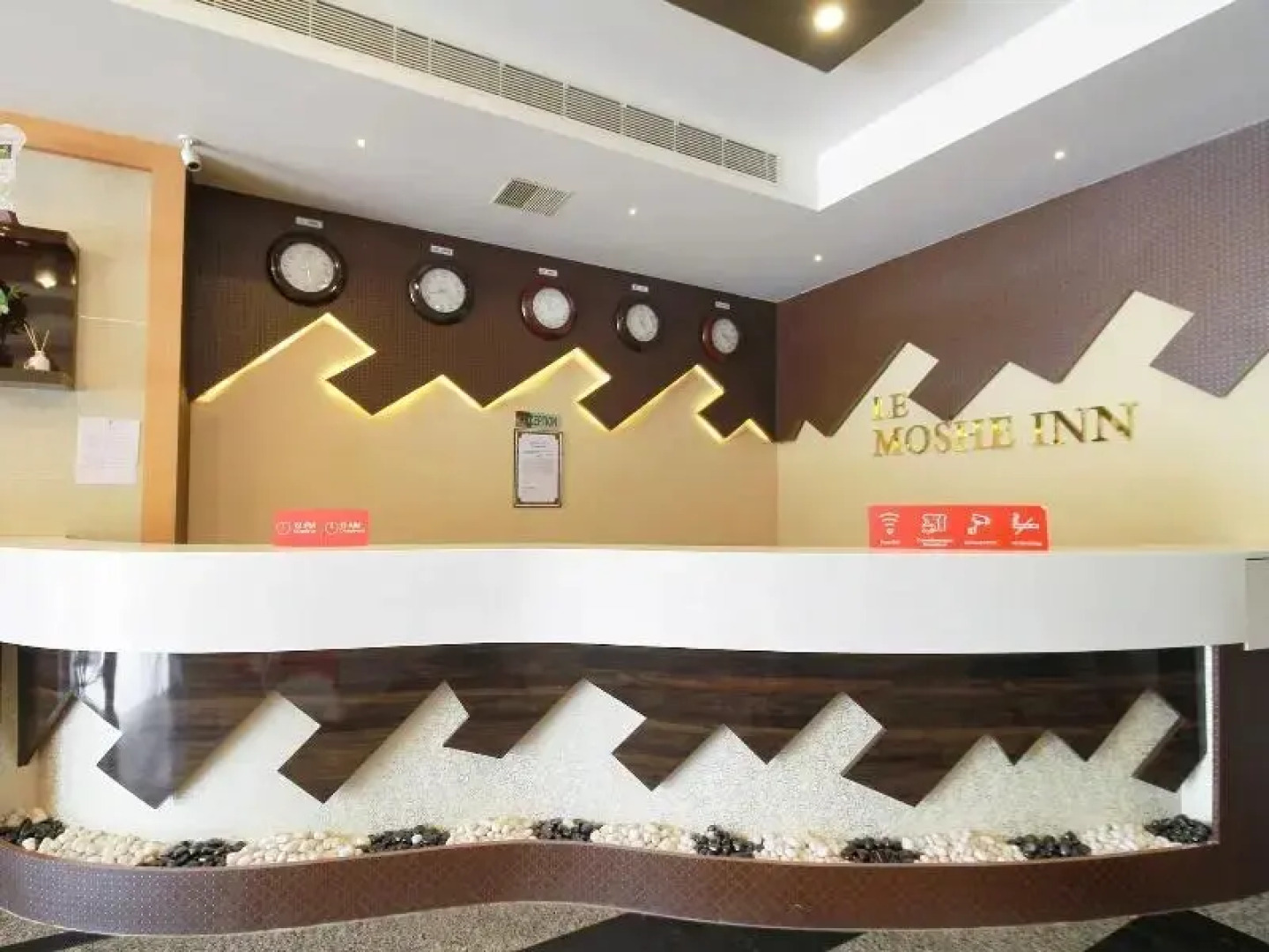 Le Moshe Inn by OYO Rooms