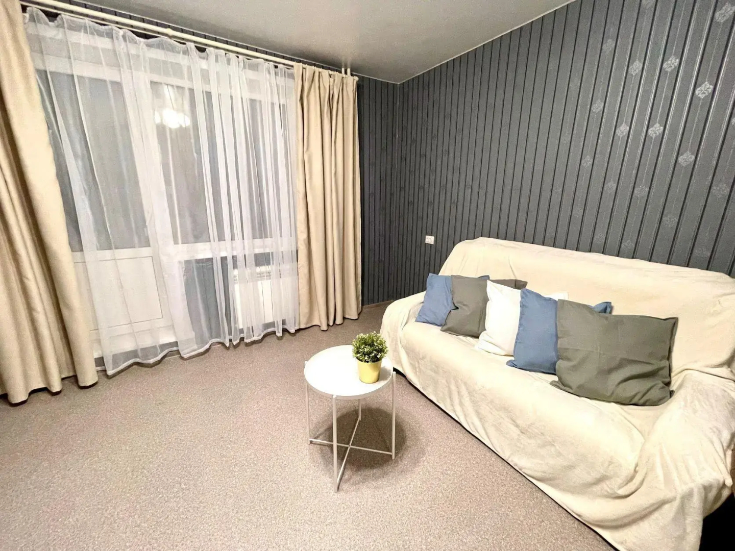 Home Hotel (Хоум Отель) на Есенина