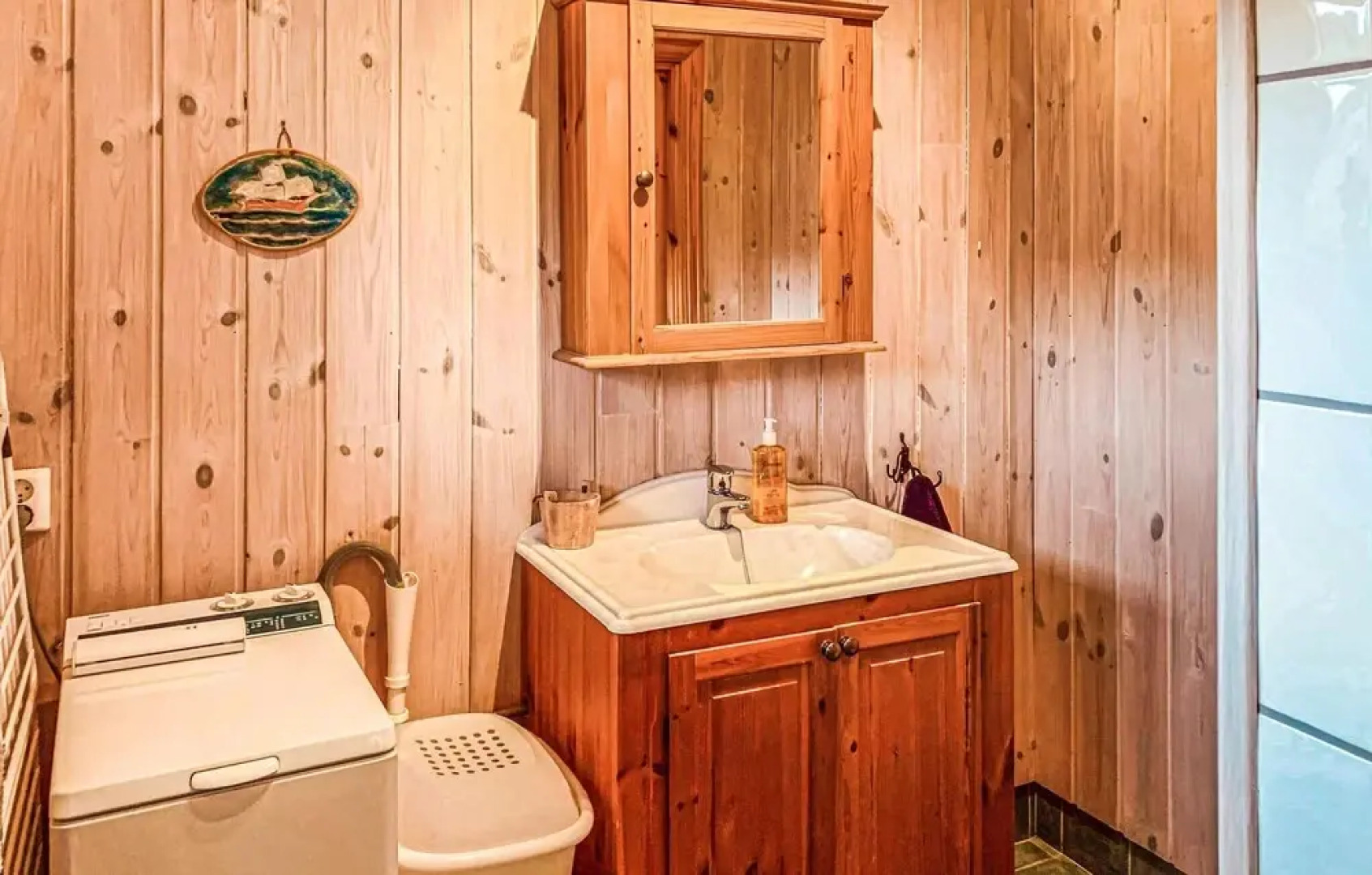 Stunning Home in Bekkjarvik With 3 Bedrooms and Wifi