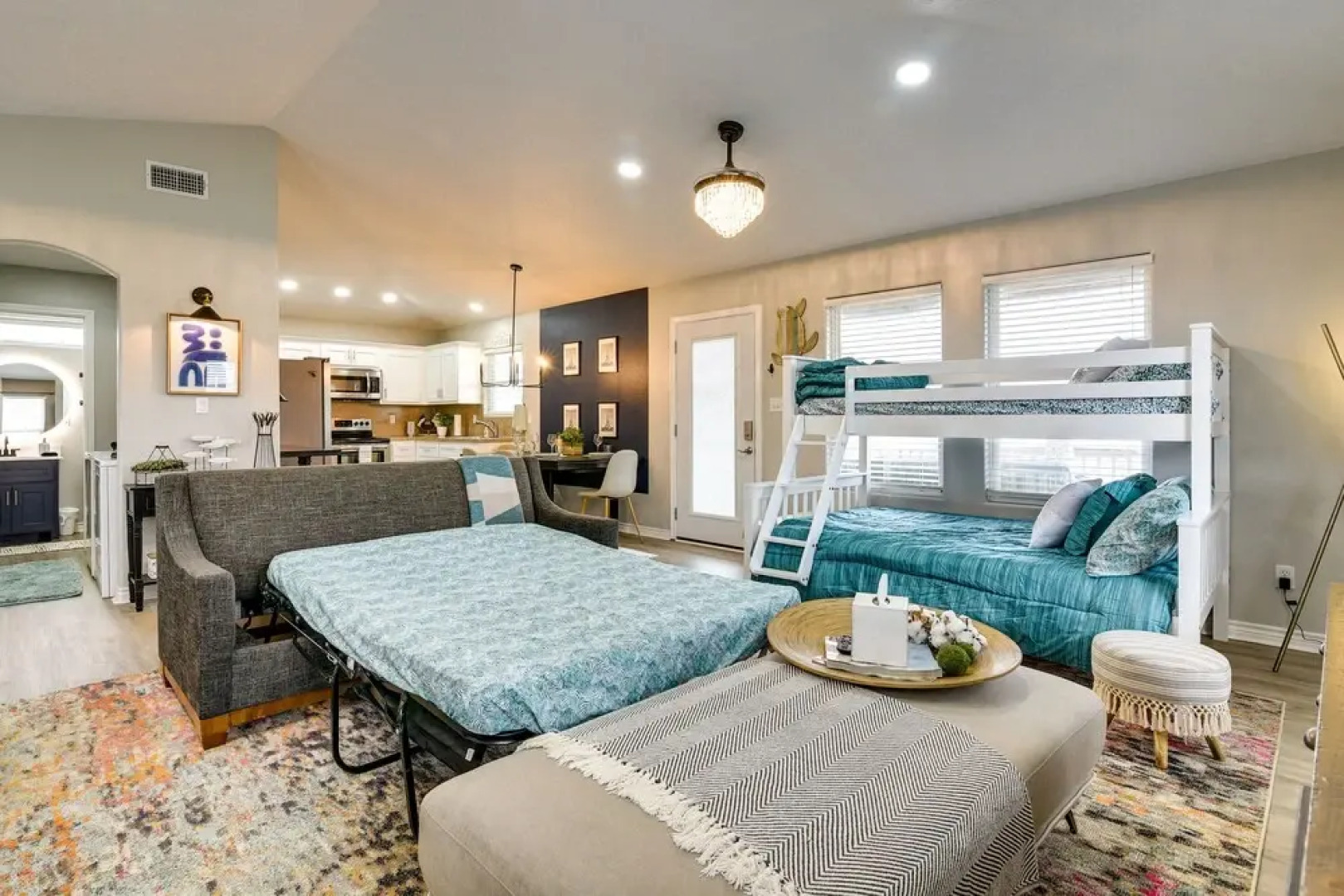 Chic Crystal Beach Home w/ Deck: Walk to the Ocean