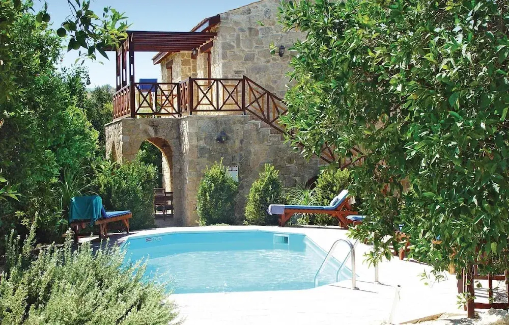 Amazing Home in Miliou Paphos With 3 Bedrooms, Outdoor Swimming Pool and Swimming Pool