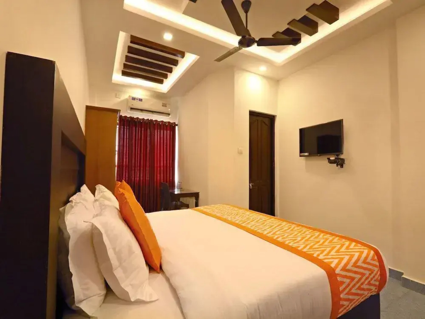 OYO 8964 Malabar Plaza Hotel