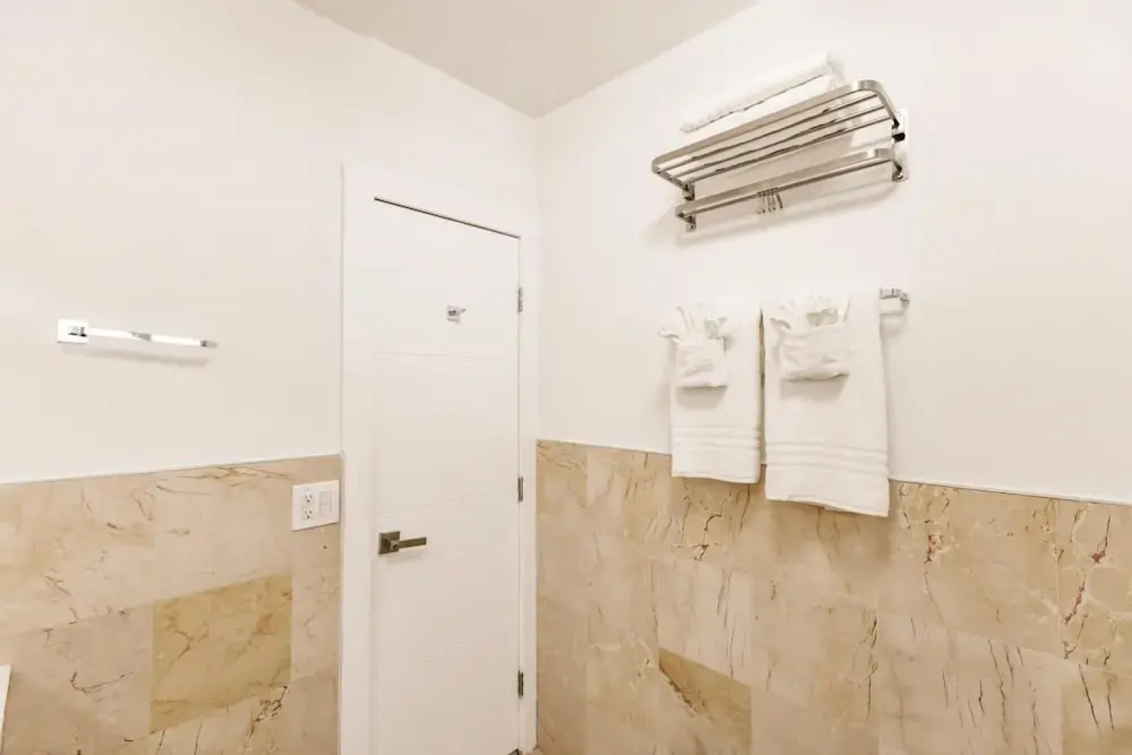 Stylish Aventura Home With Pool on Intercostal