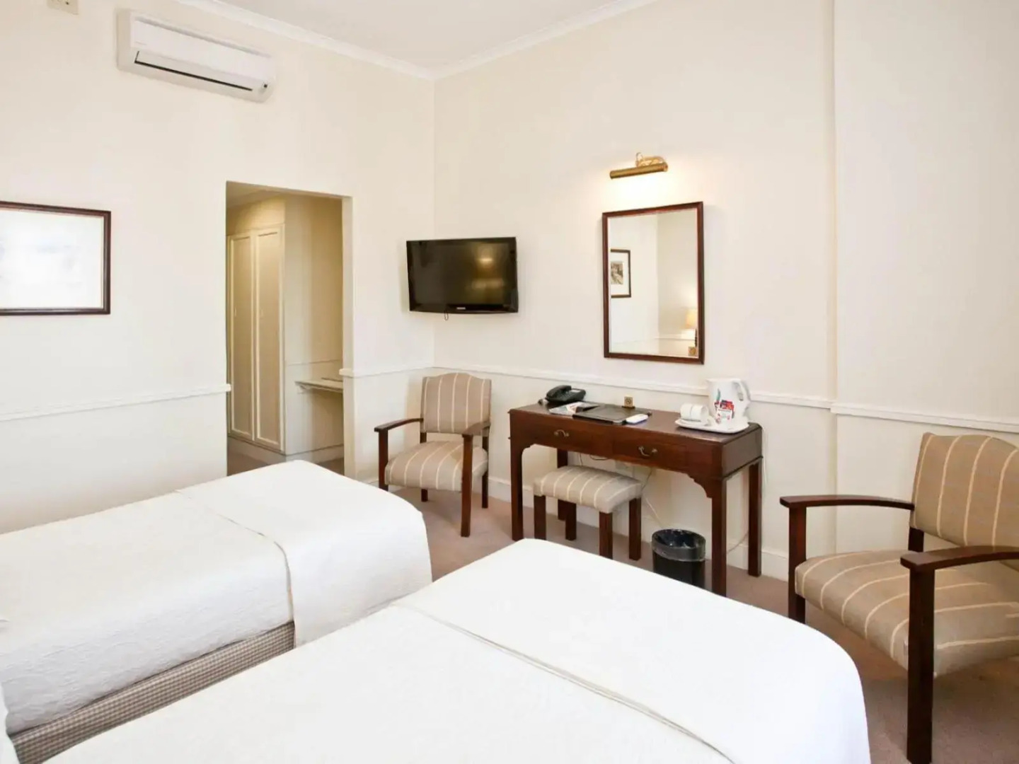 Queen’s Hotel by BON Hotels