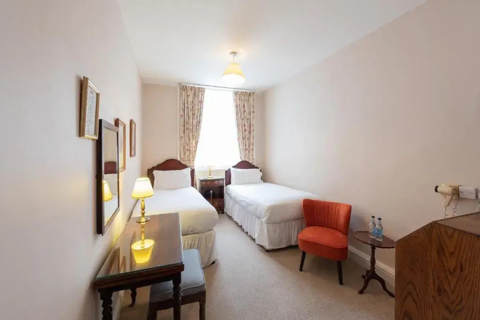 Corinium Hotel & Restaurant