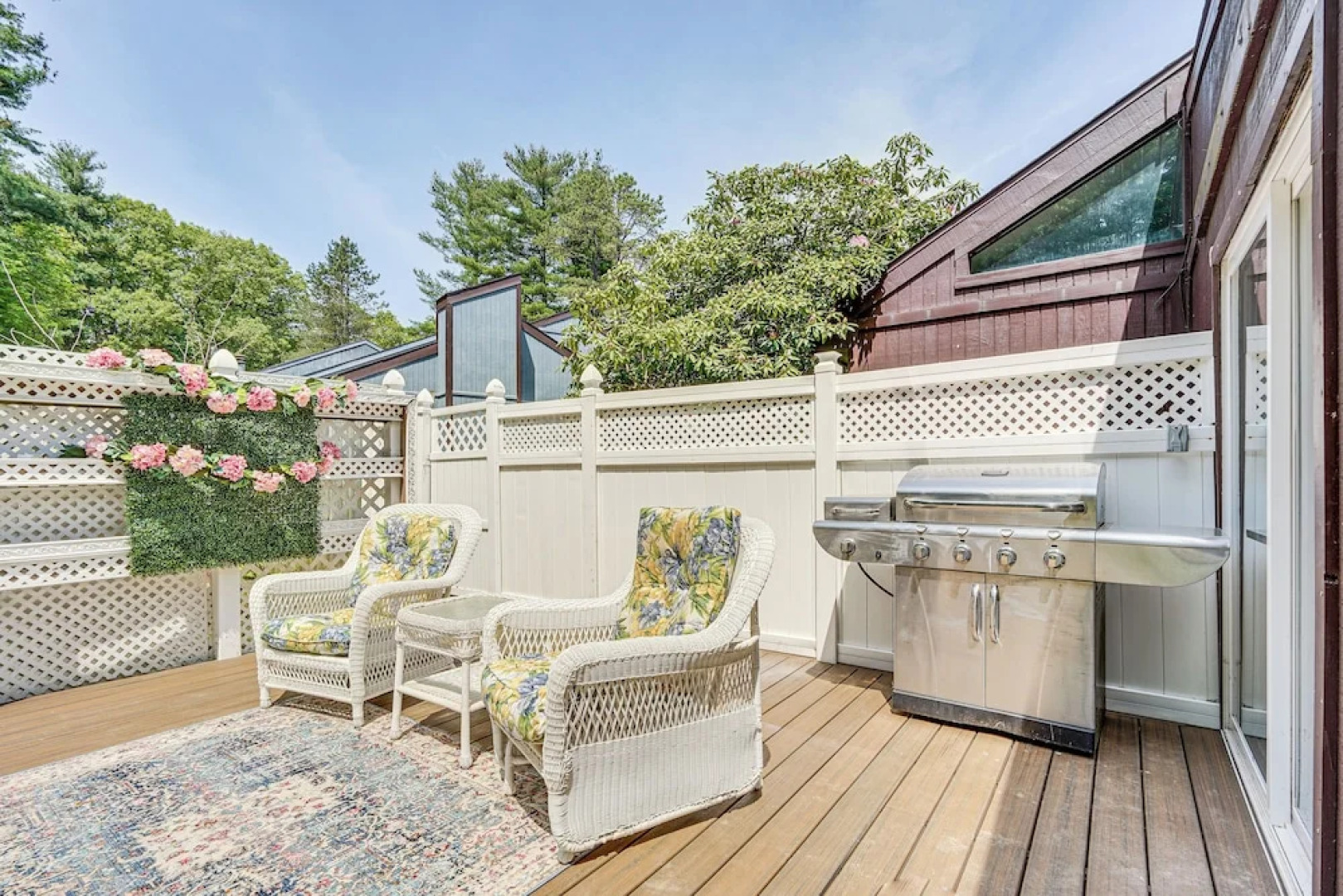 French-inspired Townhome 9 Mi to Saratoga Springs!