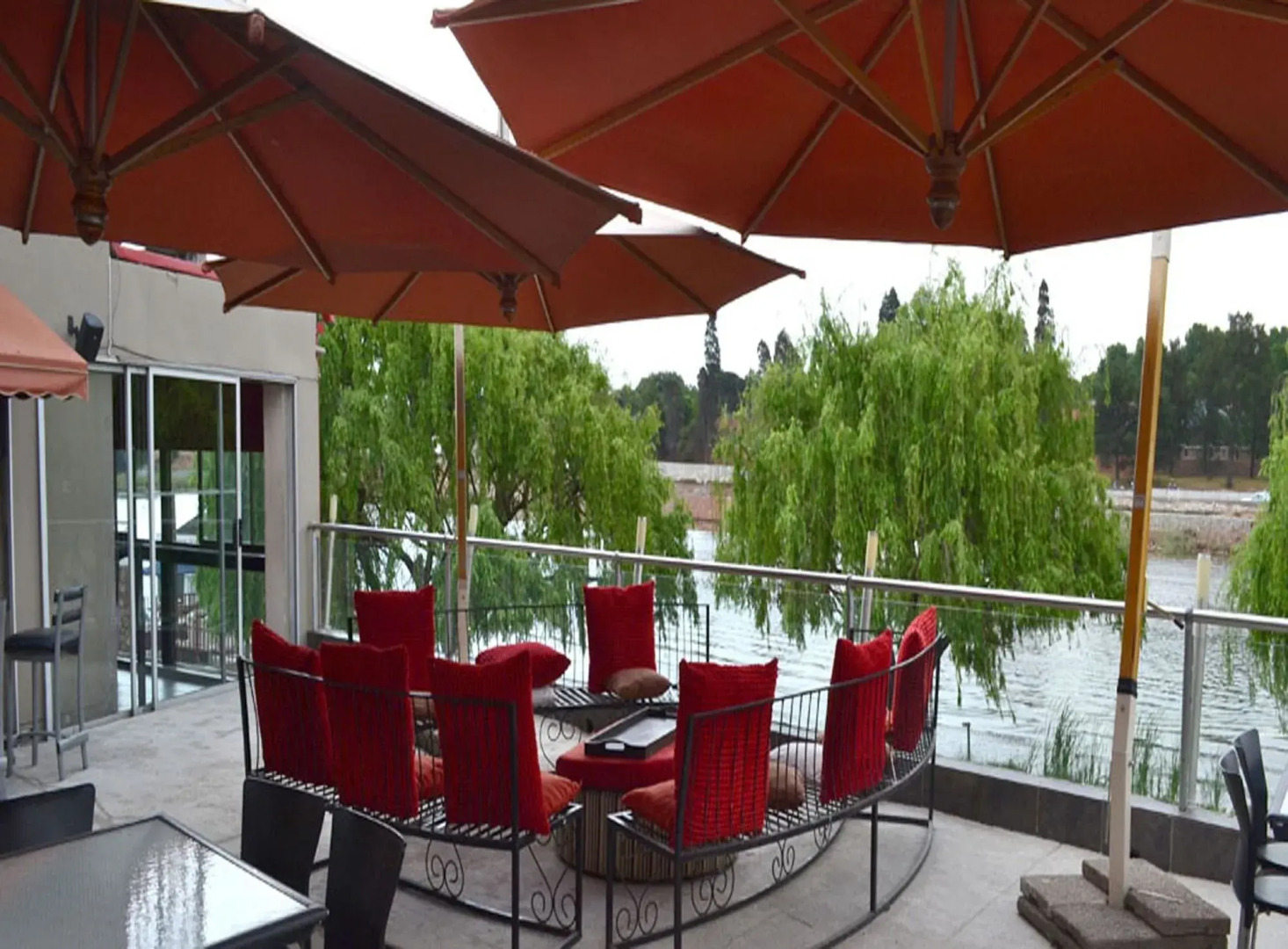 The Lakes Hotel and Conference Centre