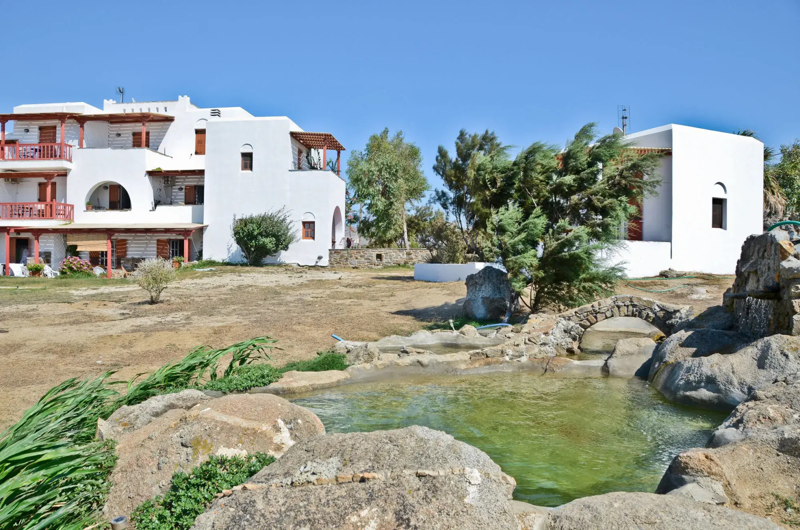 Ydreos Studios & Apartments