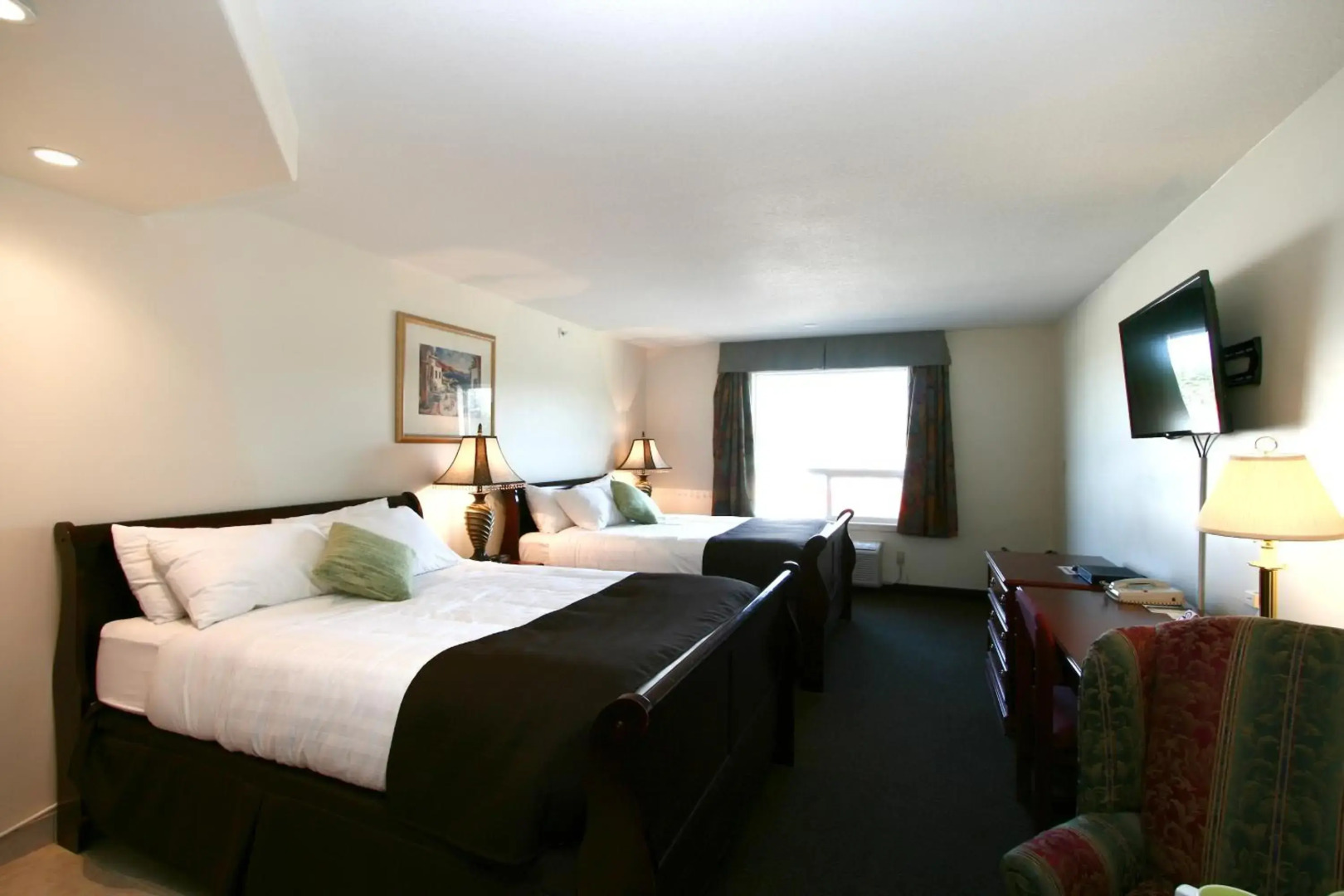 Foxwood Inn & Suites