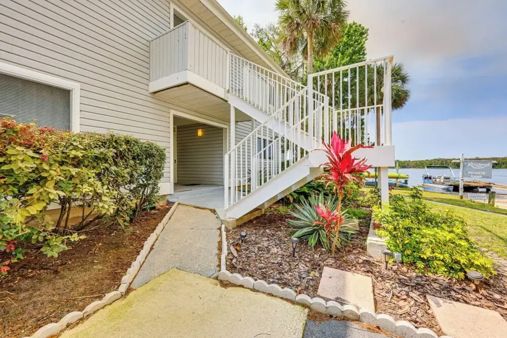 St Johns River Retreat in Welaka w/ Dock Access