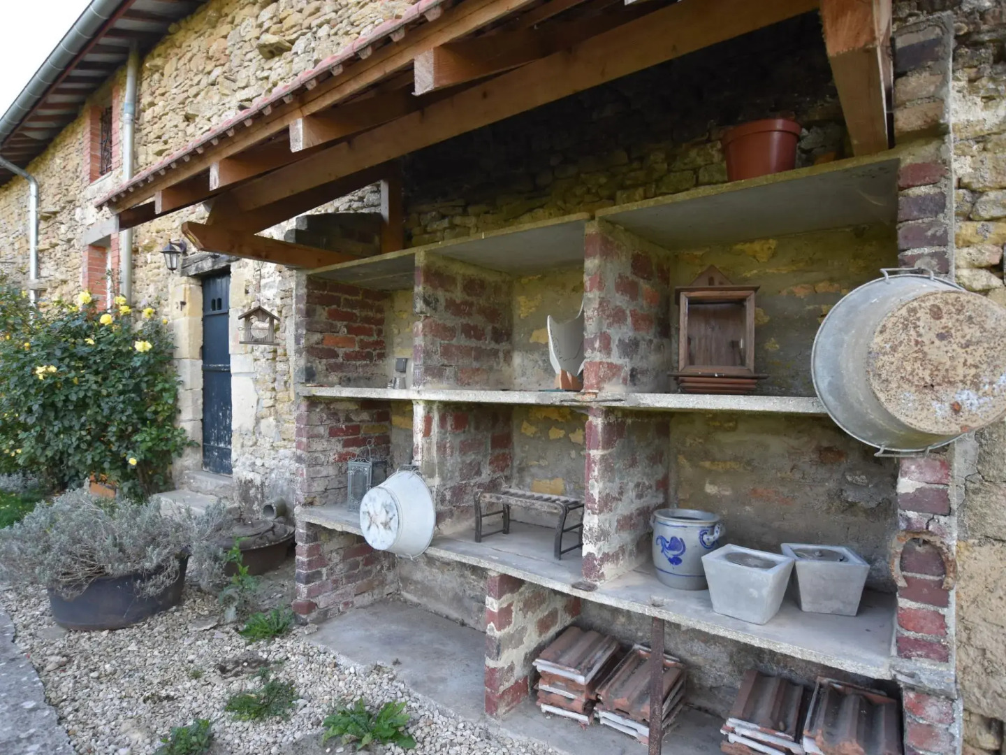 Romantic Holiday Home in Barricourt with Barbecue