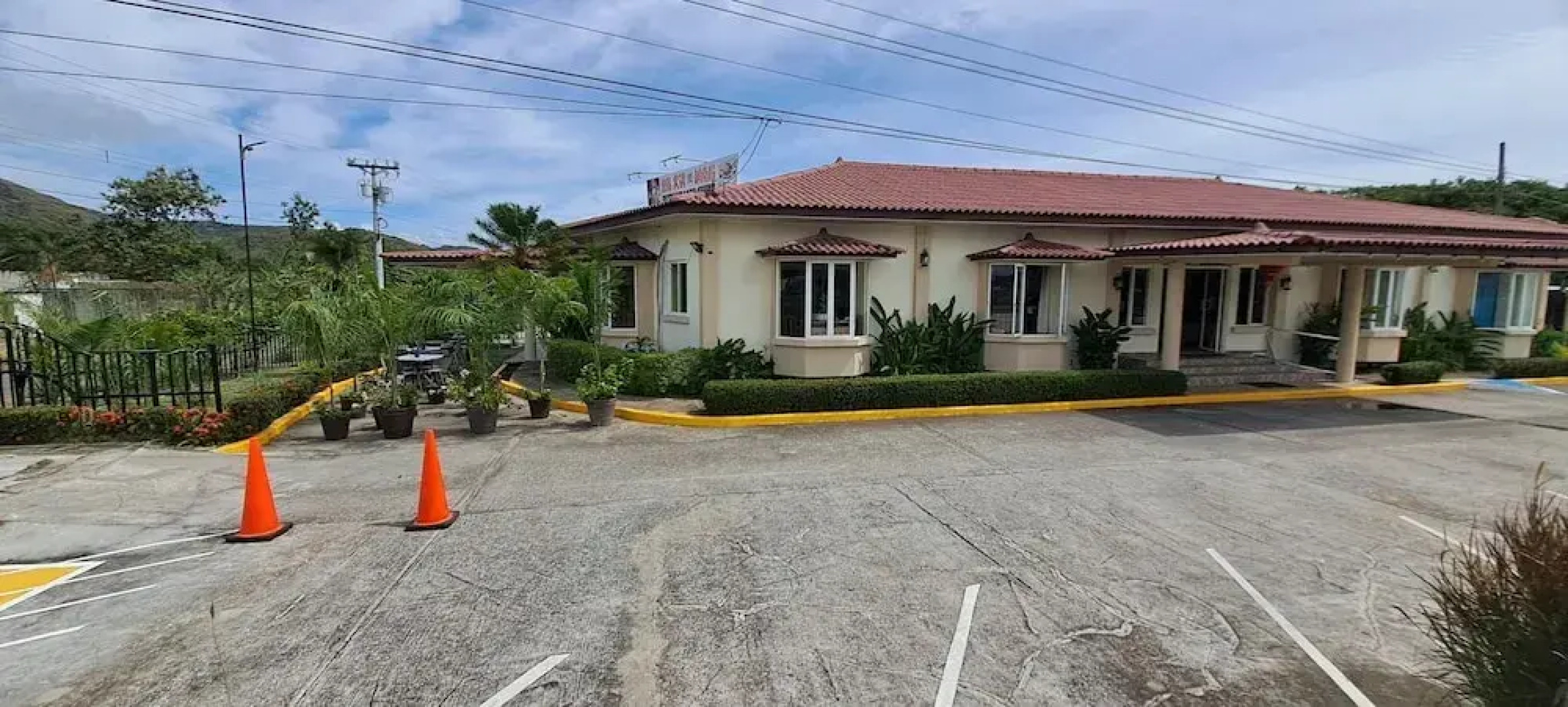 Mi Casa Asi de Grande