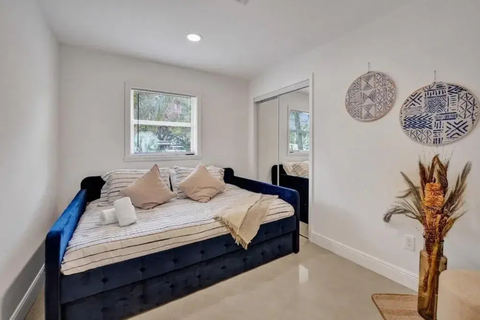 Casa Lago 3 Bedroom Home by Redawning