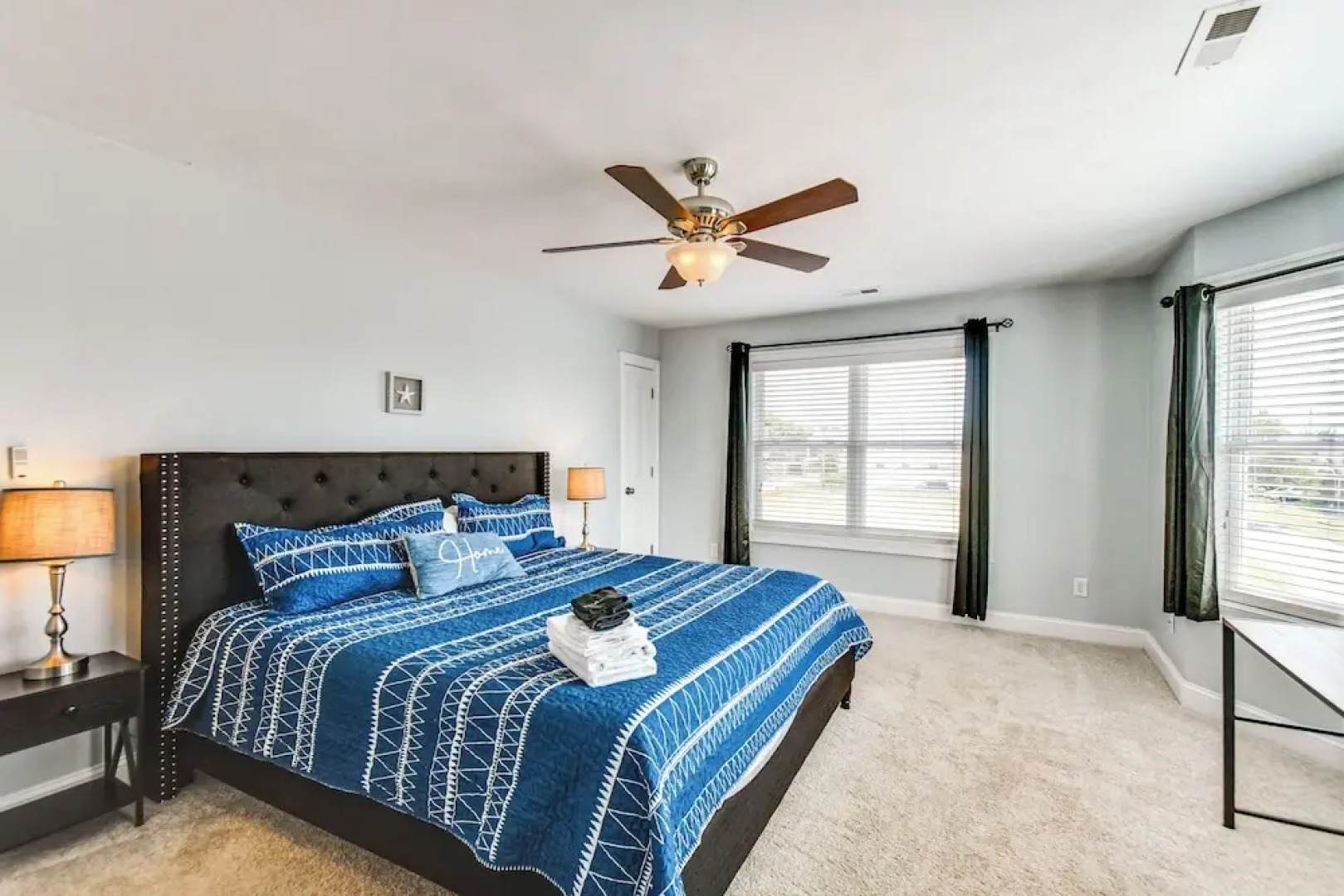 Inviting Norfolk Family Retreat: 1 Block to Beach!