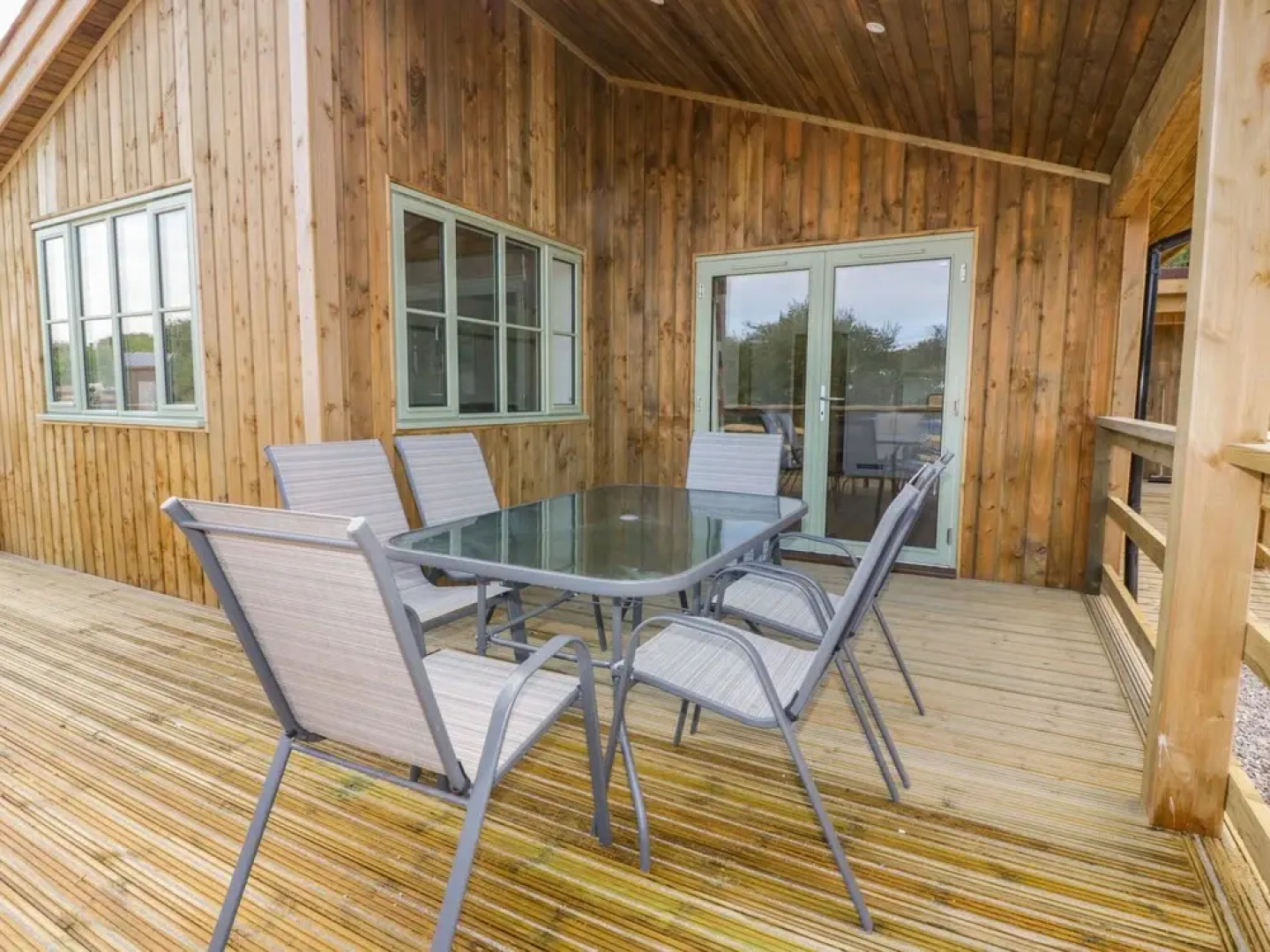 2 Merlin Lodge
