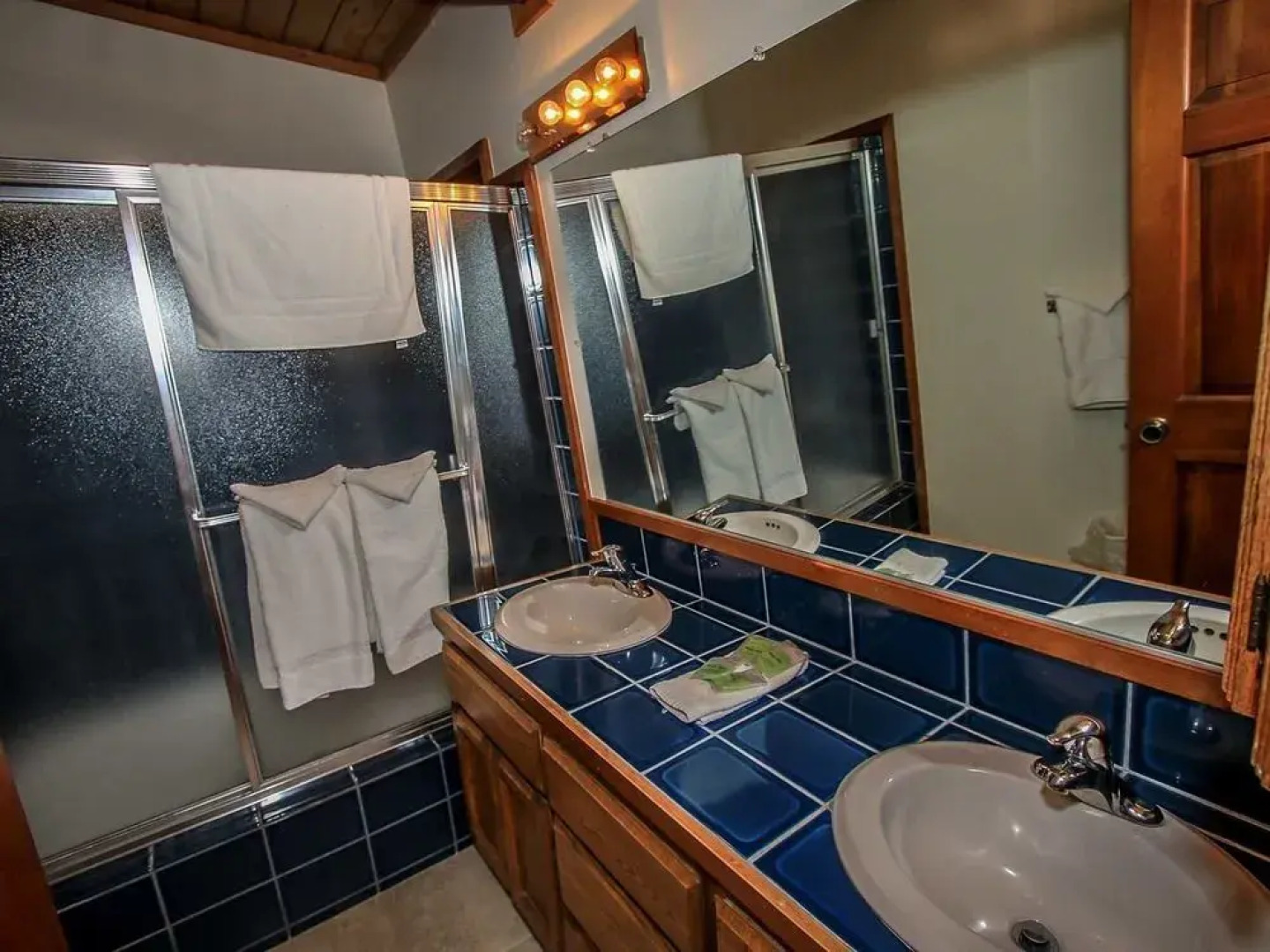 Summit Paradise 845 by RedAwning