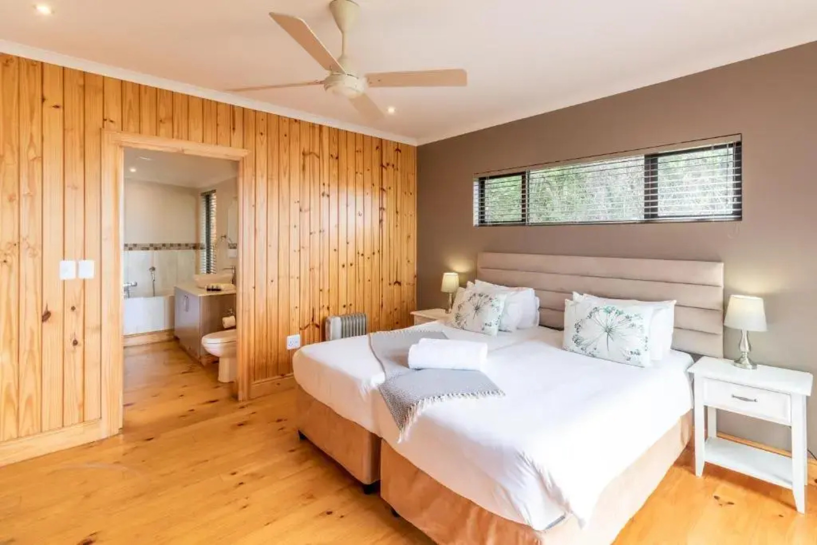 Boardwalk Lodge - self-catering