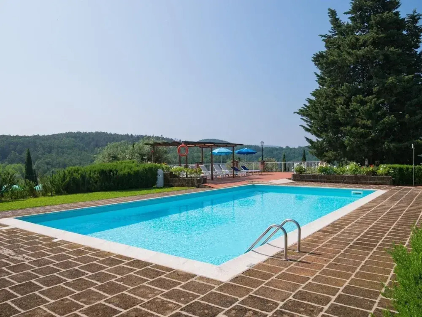 Romola Retreat: Tuscan Escape
