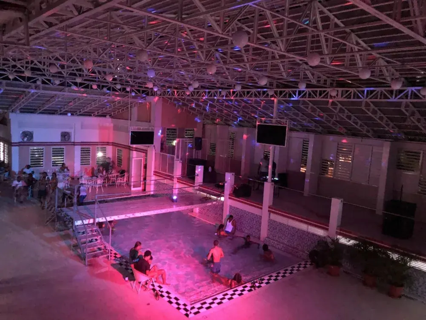 Auber Cayes Guest House