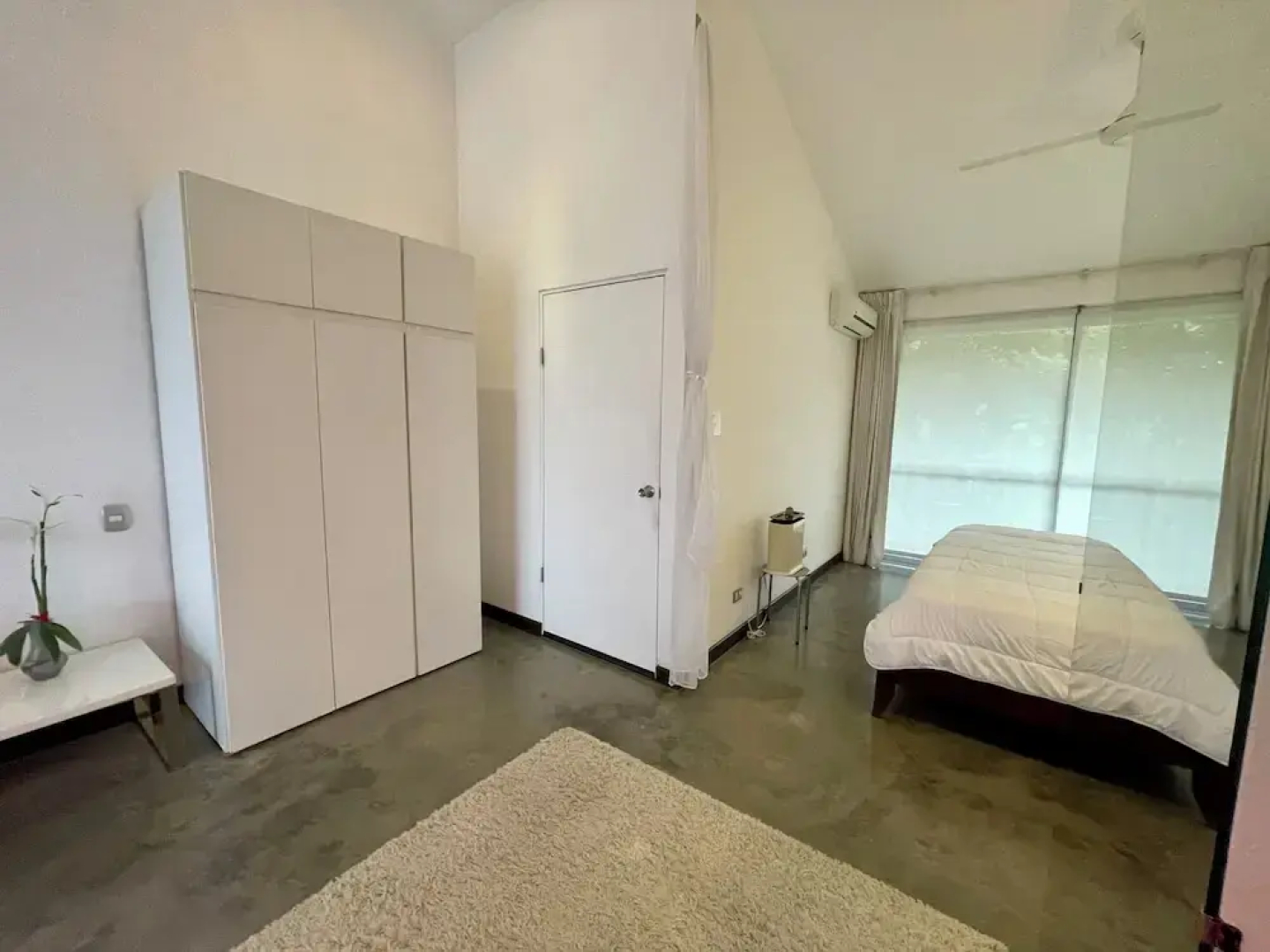 Beautiful Spacious Loft 2 Bedrooms 2 Full Baths 2 car Garage in Downtown