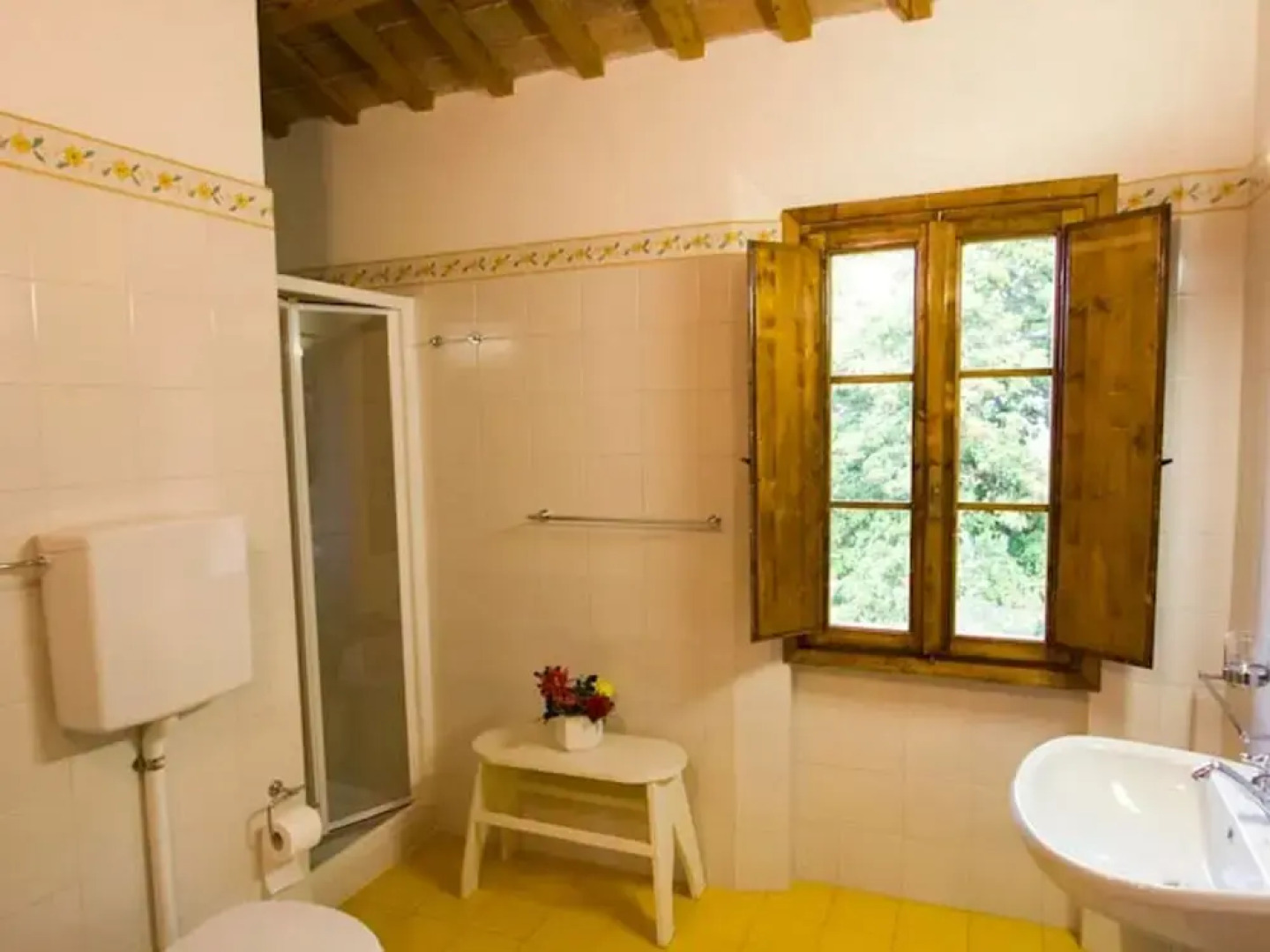 Spacious Home With Pool