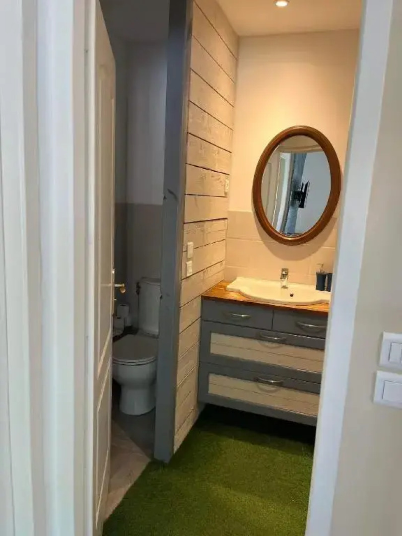 Maison de plein pied divisée en 2 appartements F3 independant, situé à Jacou, à 15km des plages, 5km de montpellier centre, attention le tarif proposé est pour un appartement si vous souhaitez louer les 2 réservez 2 hébergements