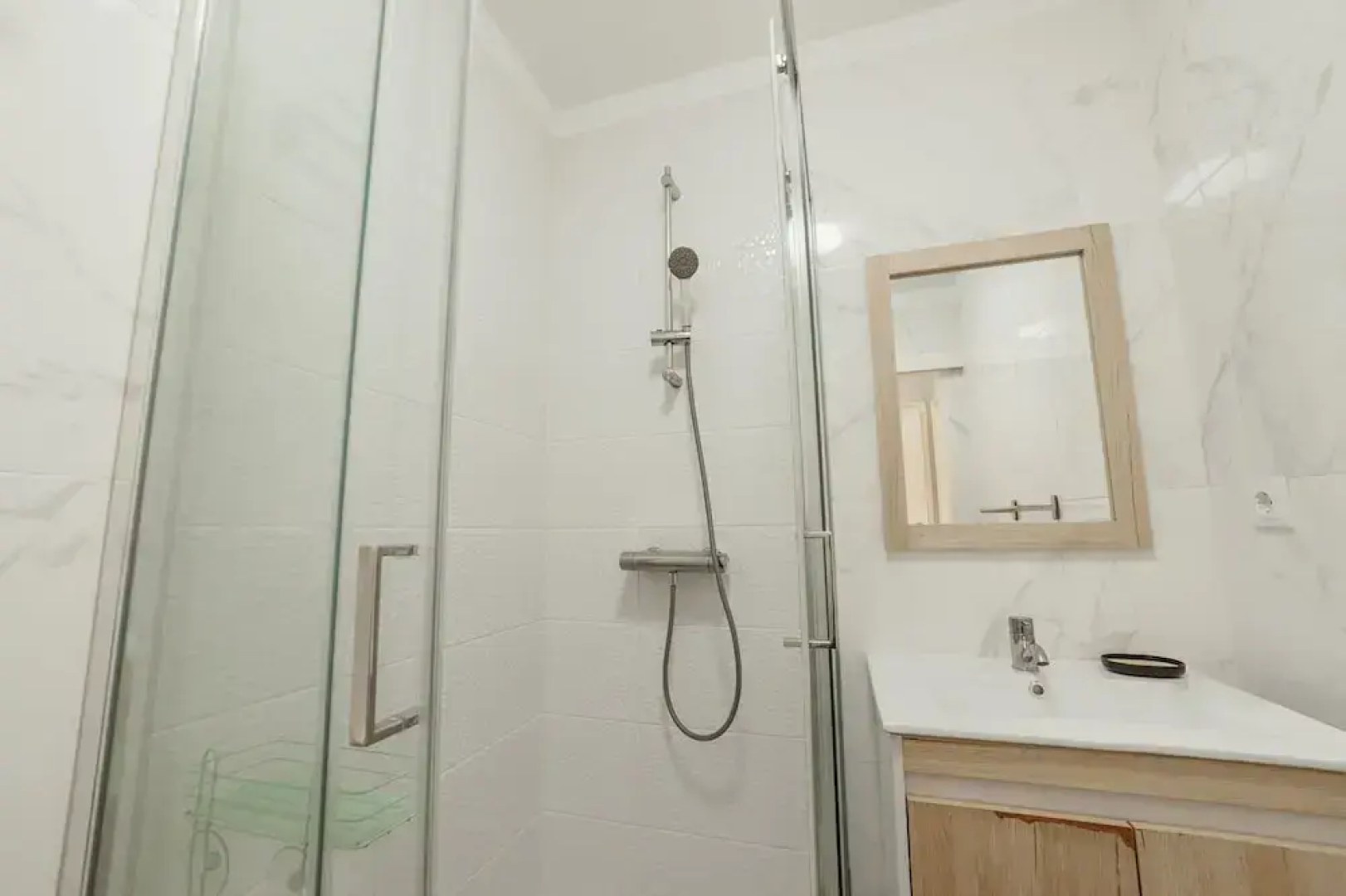 Espinho Seawalk AND Seaview by Vacationy