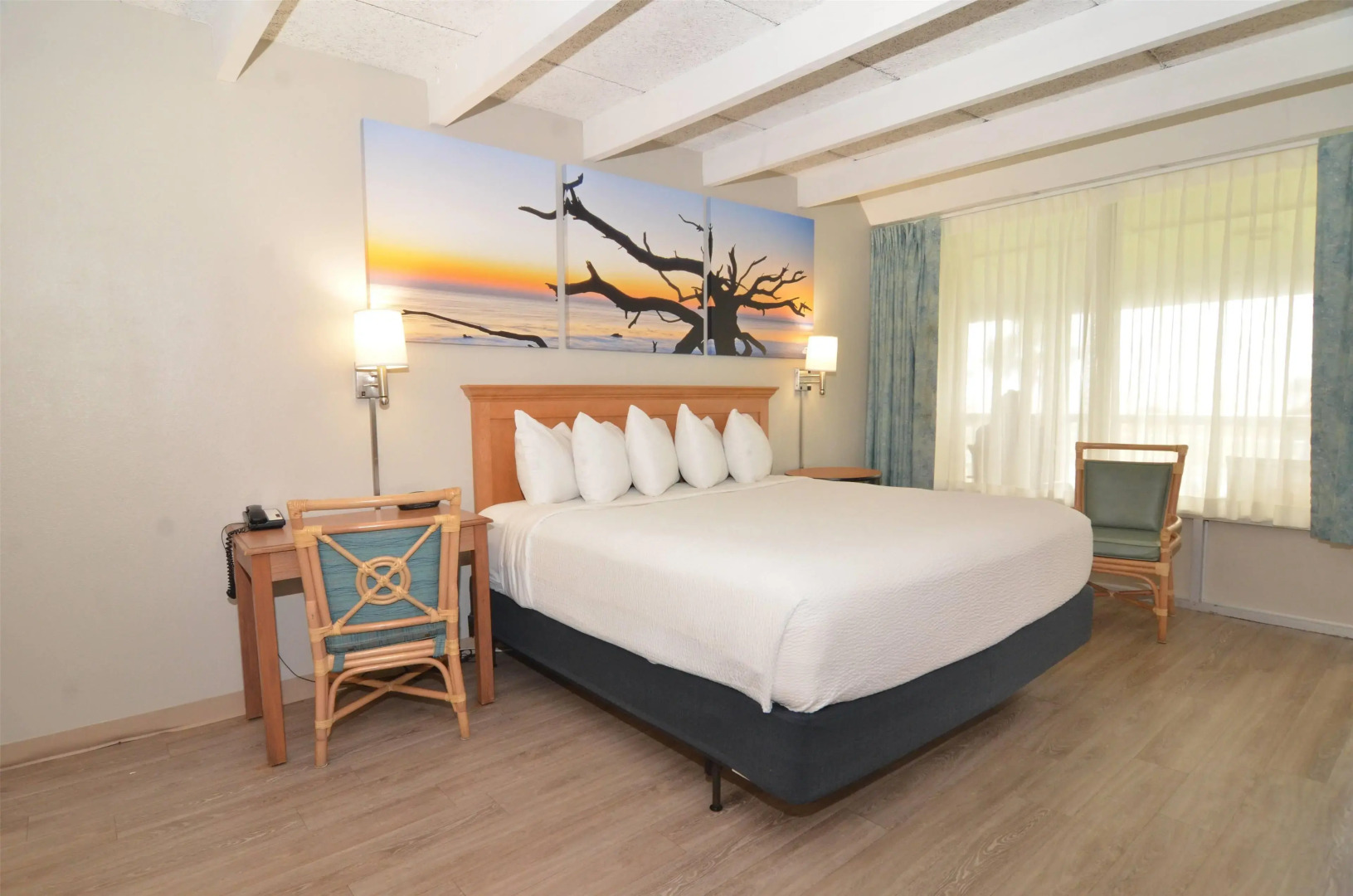 Days Inn & Suites by Wyndham Jekyll Island