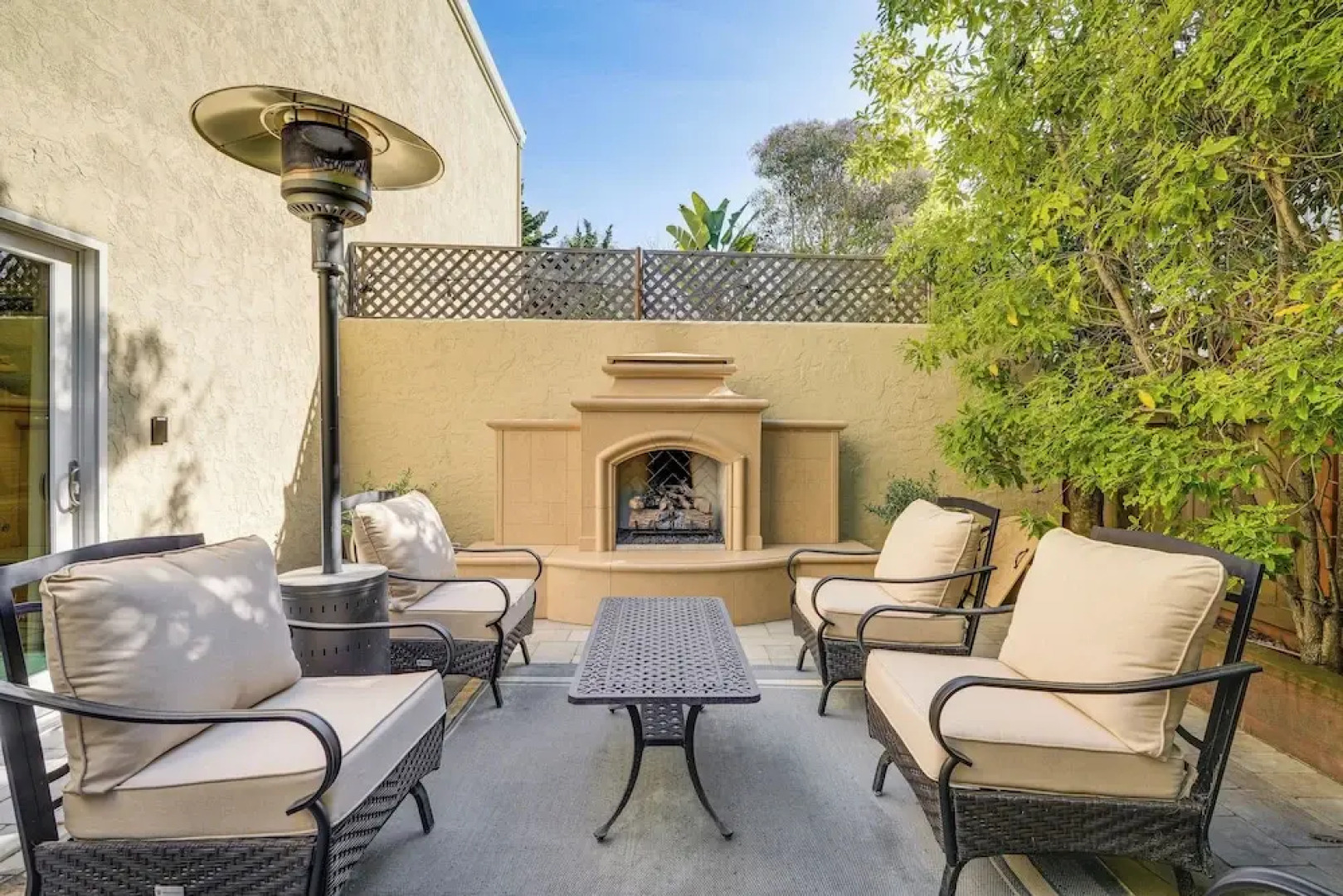 Swim, Golf & Relax: Luxe Townhome in Aptos