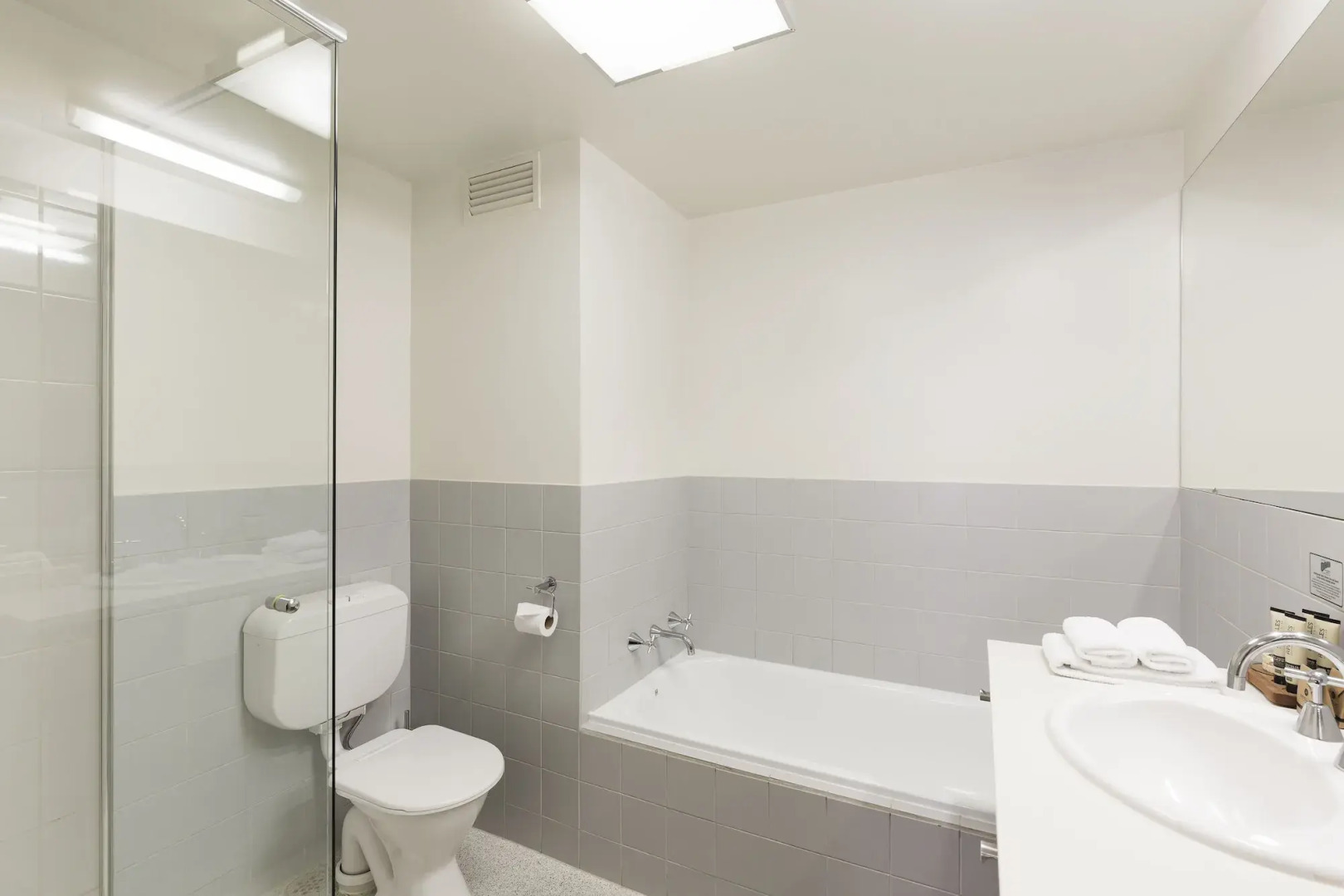 The Old Woolstore Apartment Hotel