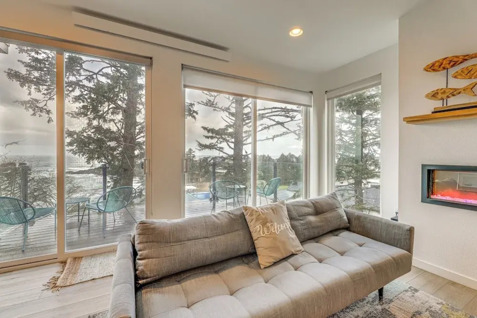 Depoe Bay Townhome w/ Deck & Stunning Ocean Views!