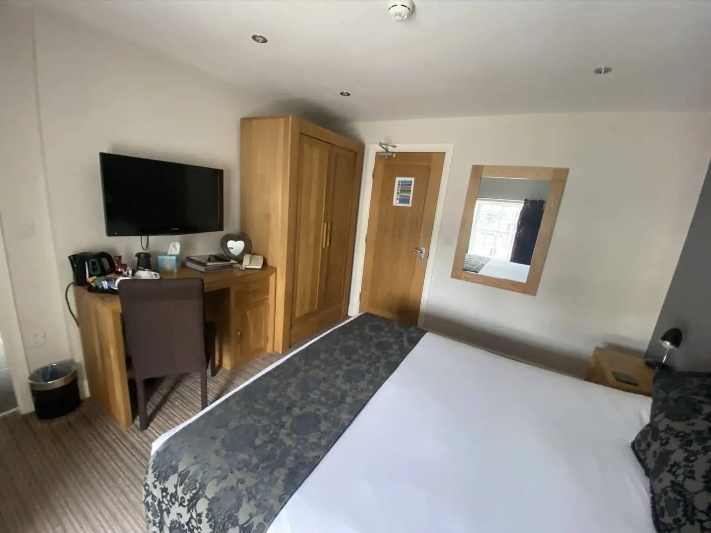 The Three Horseshoes Hotel
