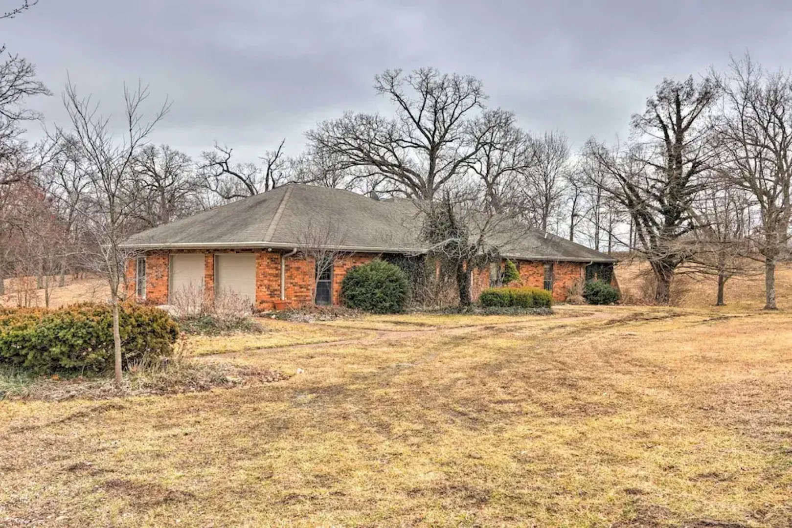 Spacious Home w/ Pond ~ 13 Mi to Columbia!