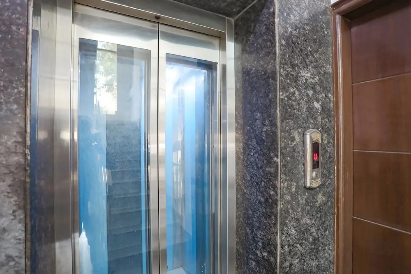 FabHotel Comfirt Inn