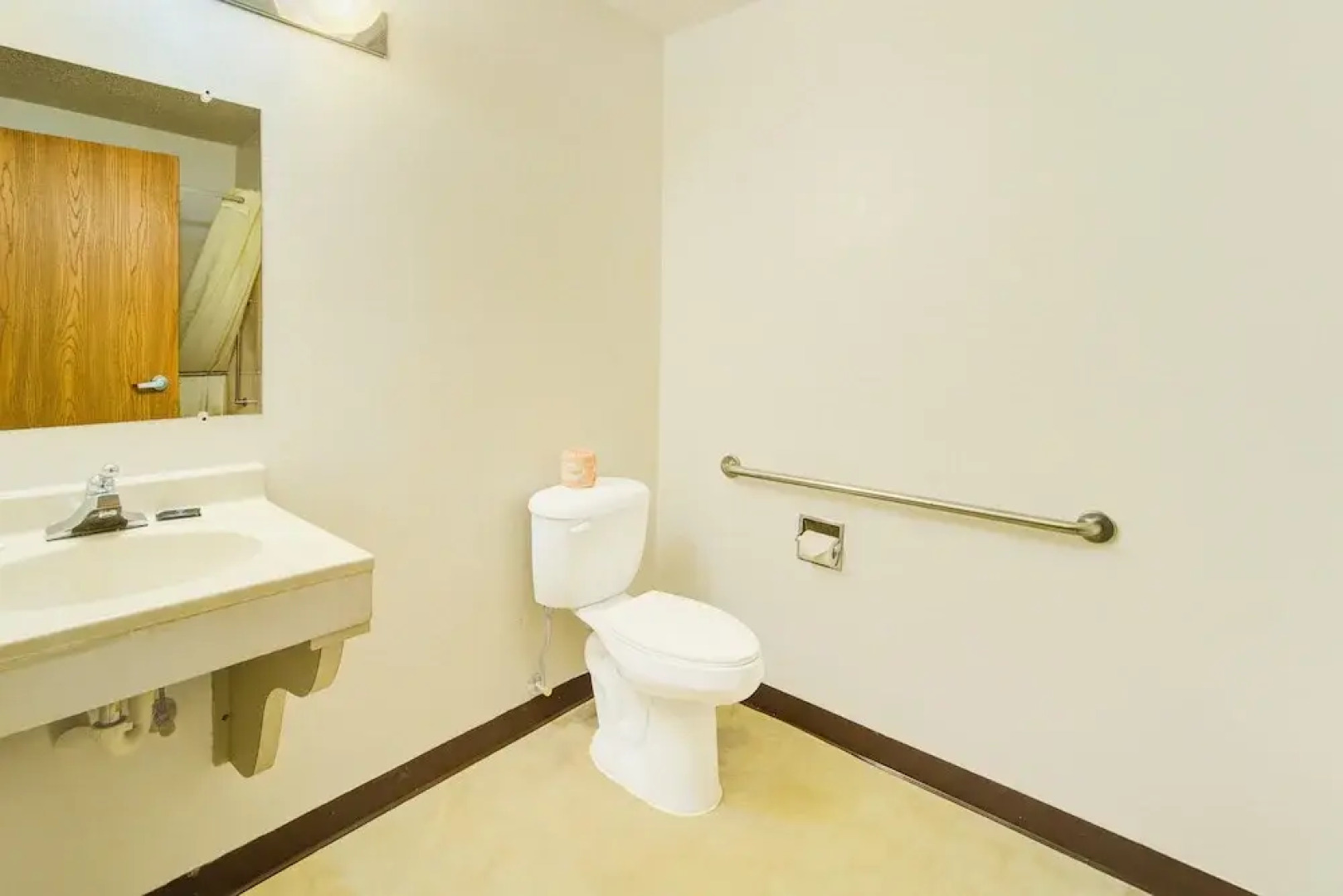 Capital O Amerihost Inn and Suites Kingdom City Hwy 54 MO