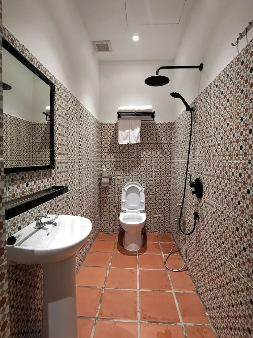 Capital O 90443 Aigoh Hotel