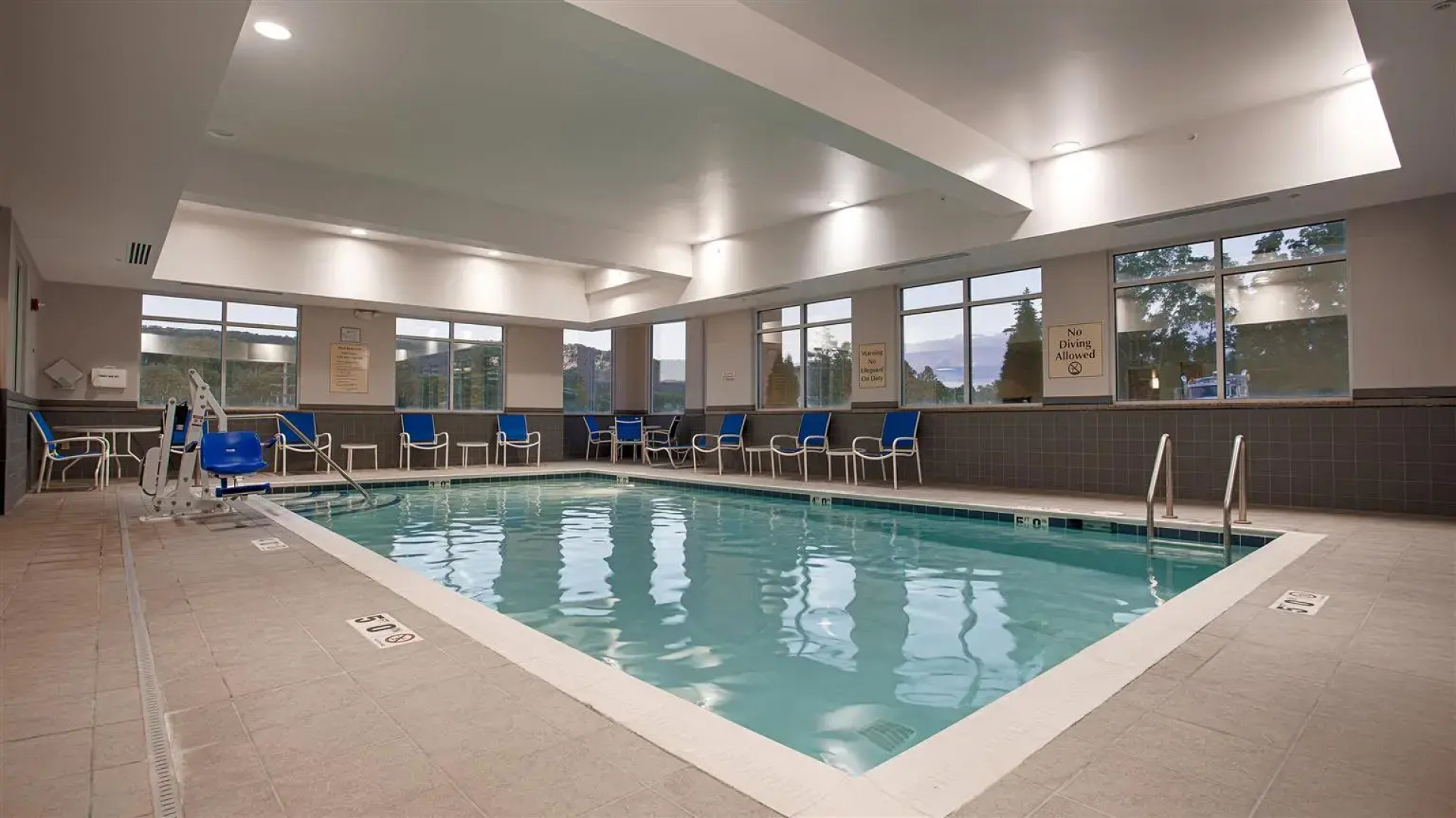 Paradise Inn & Suites