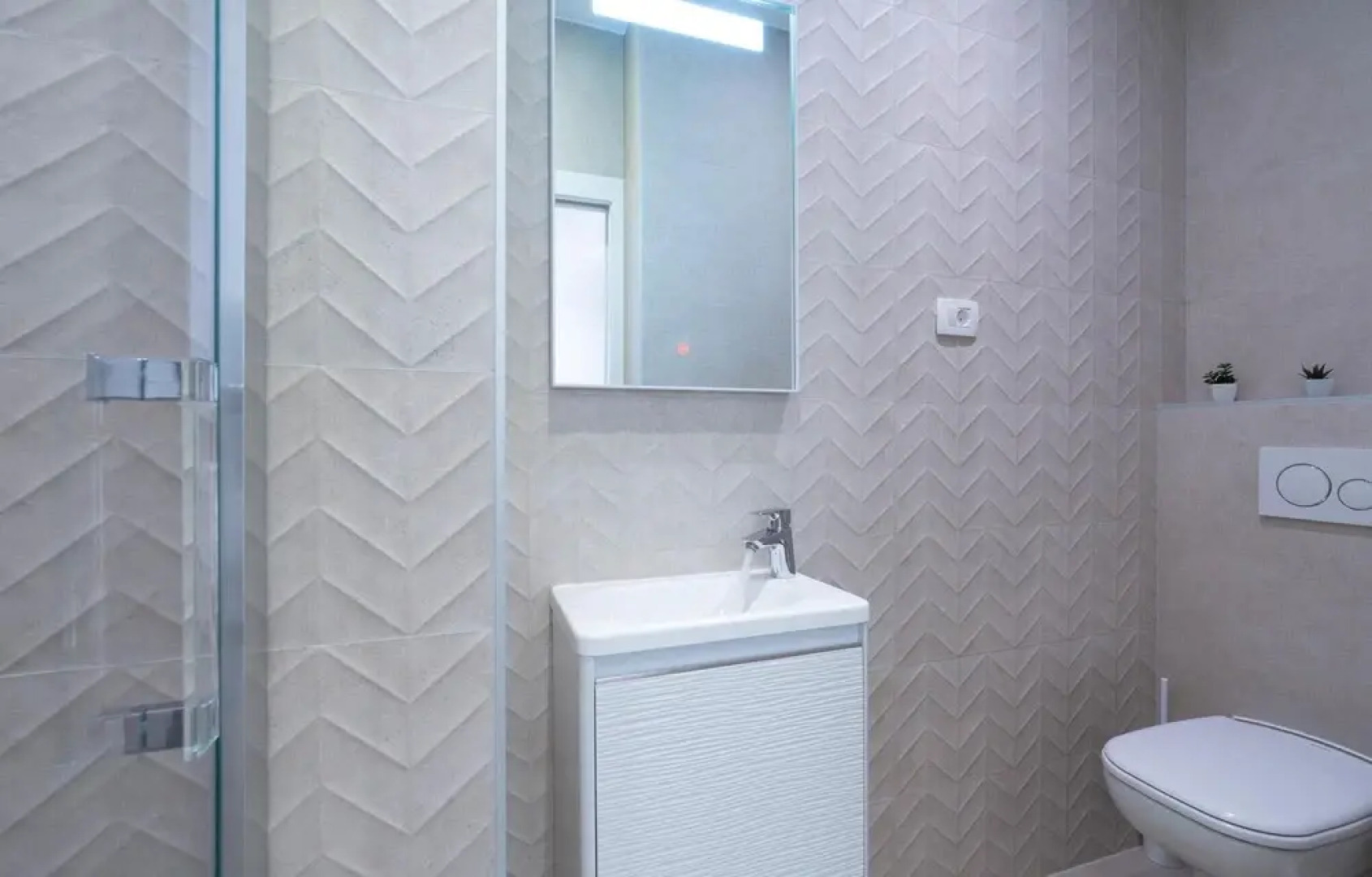 Stunning Apartment in Kastel Gomilica With 3 Bedrooms, Jacuzzi and Wifi