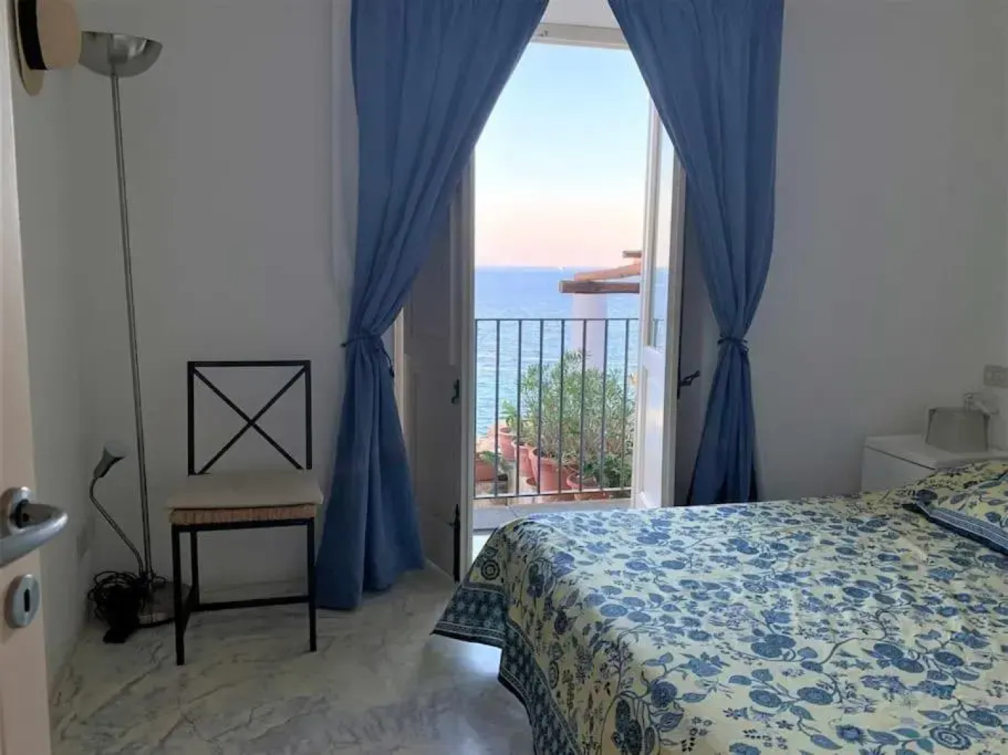 House Uva - on the port of Scalo Galera, Salina