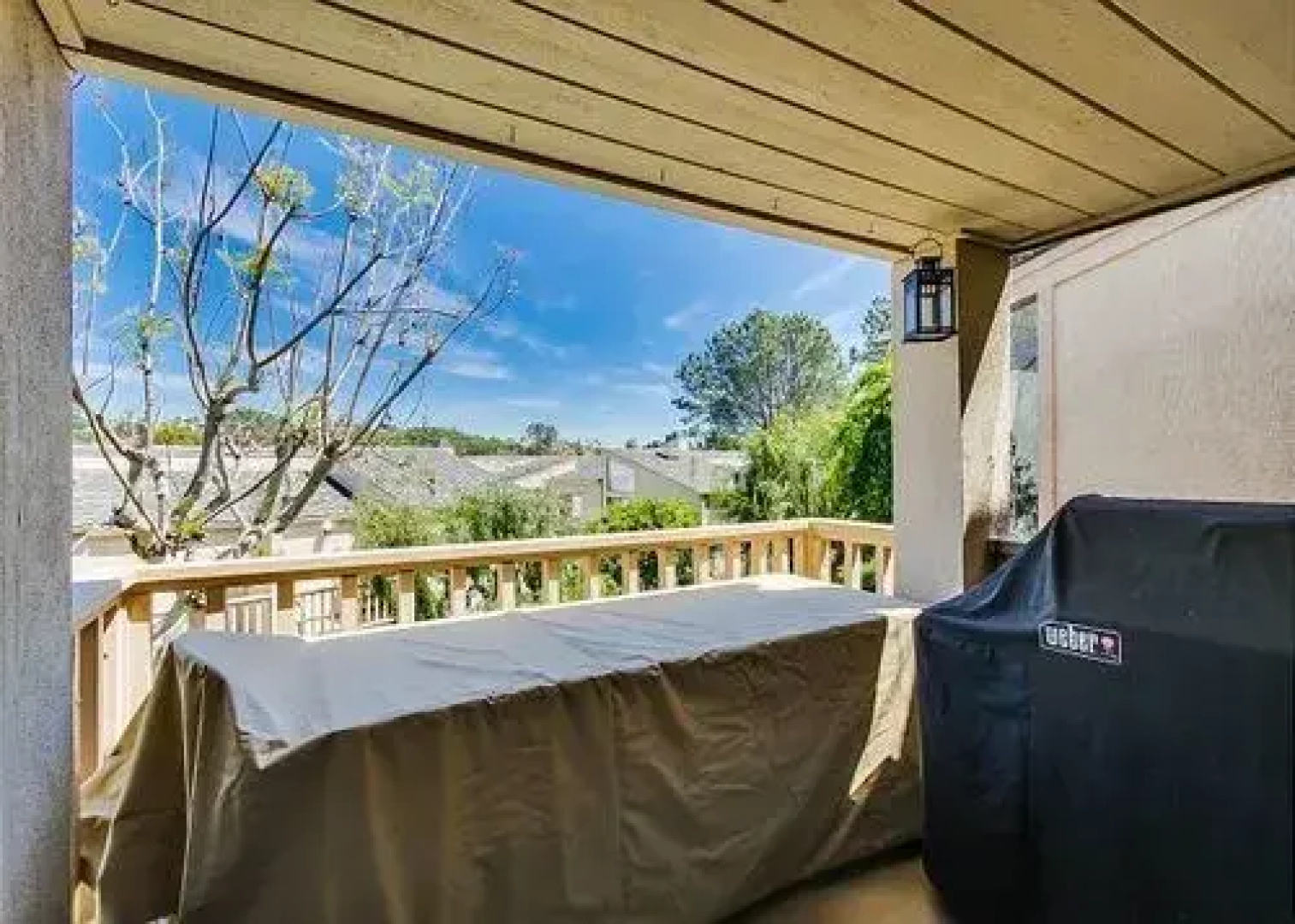 Newly Remodeled Beach 2 Br Condo by RedAwning