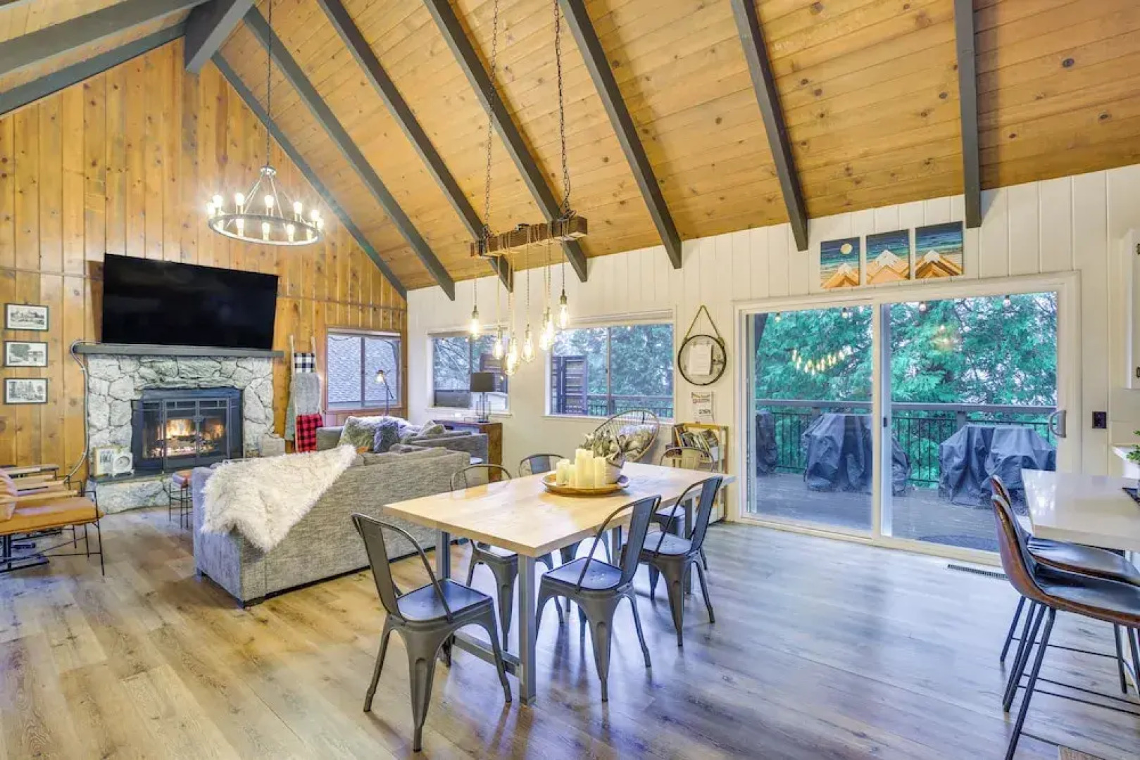 Cozy & Chic Lake Arrowhead Cabin w/ Deck!