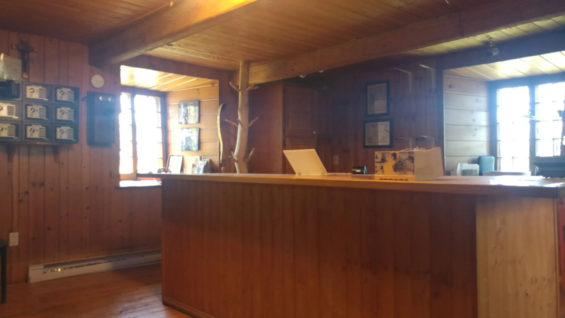 Auberge Le P'tit Bonheur - Hostel