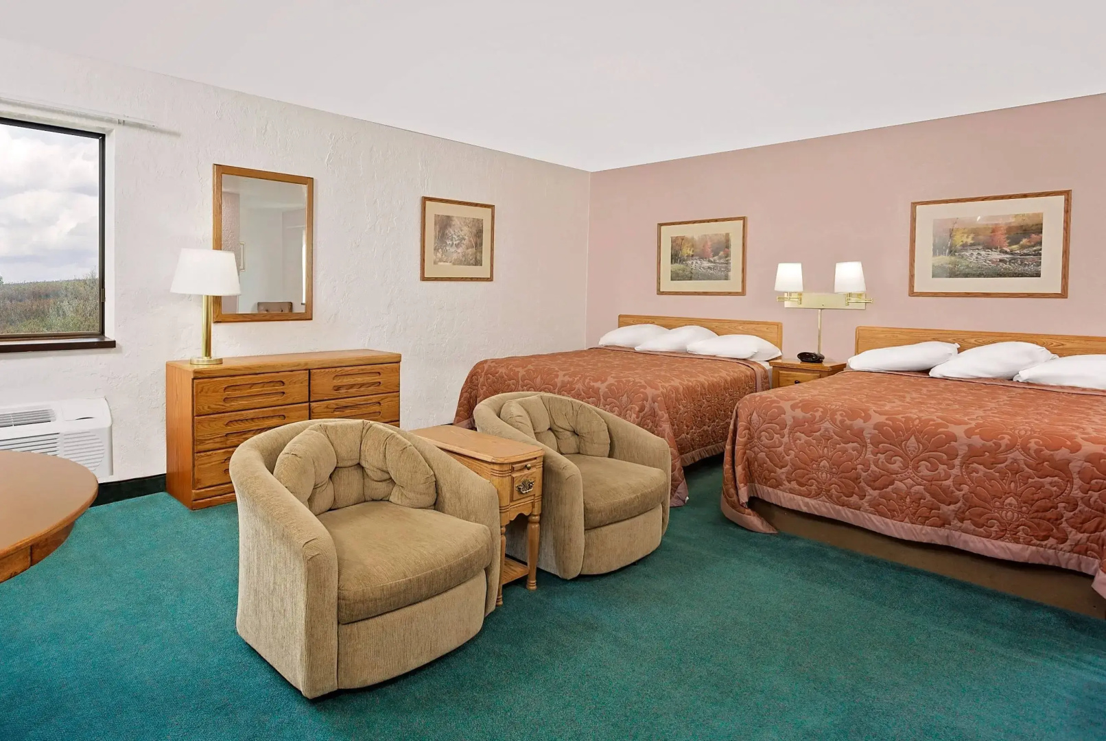 LakeWood Inn & Suites