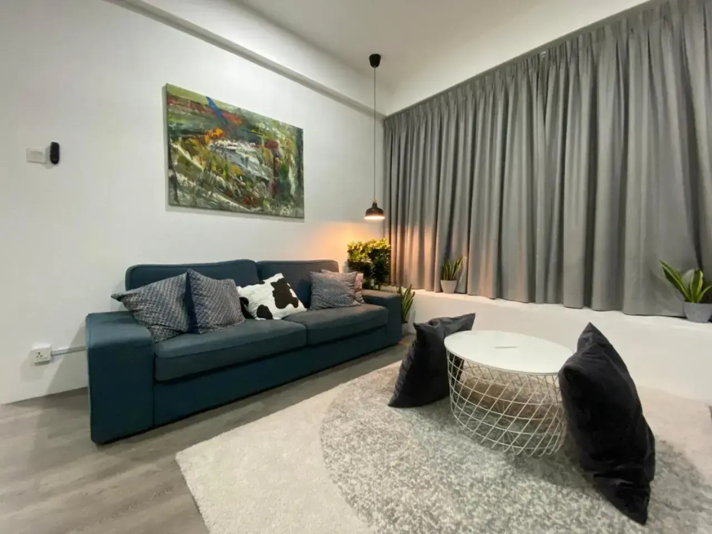 2 bedrooms surrounding natural View and pool