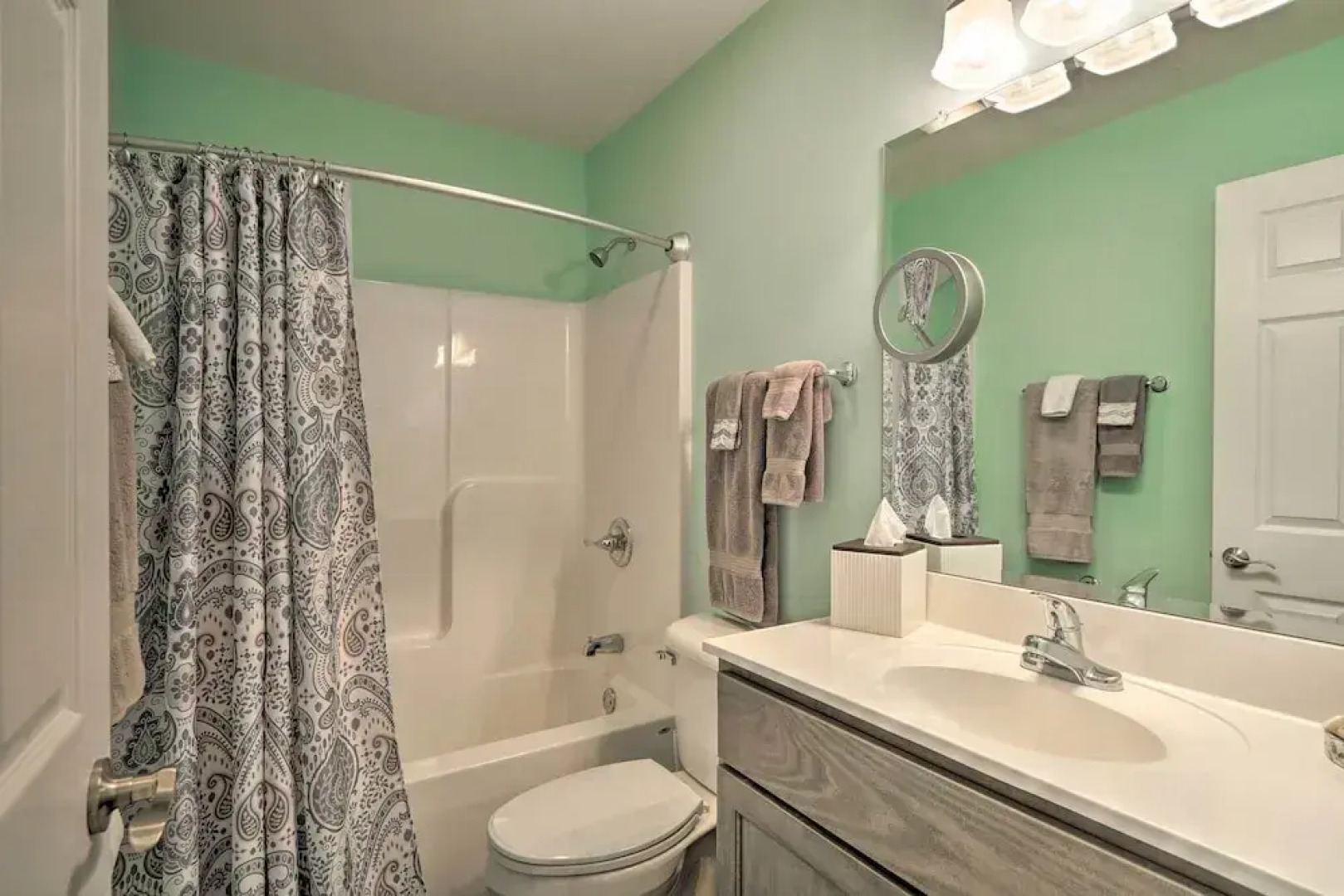 Unwind Fireside! Poconos Cottage 12 Mi to Slopes